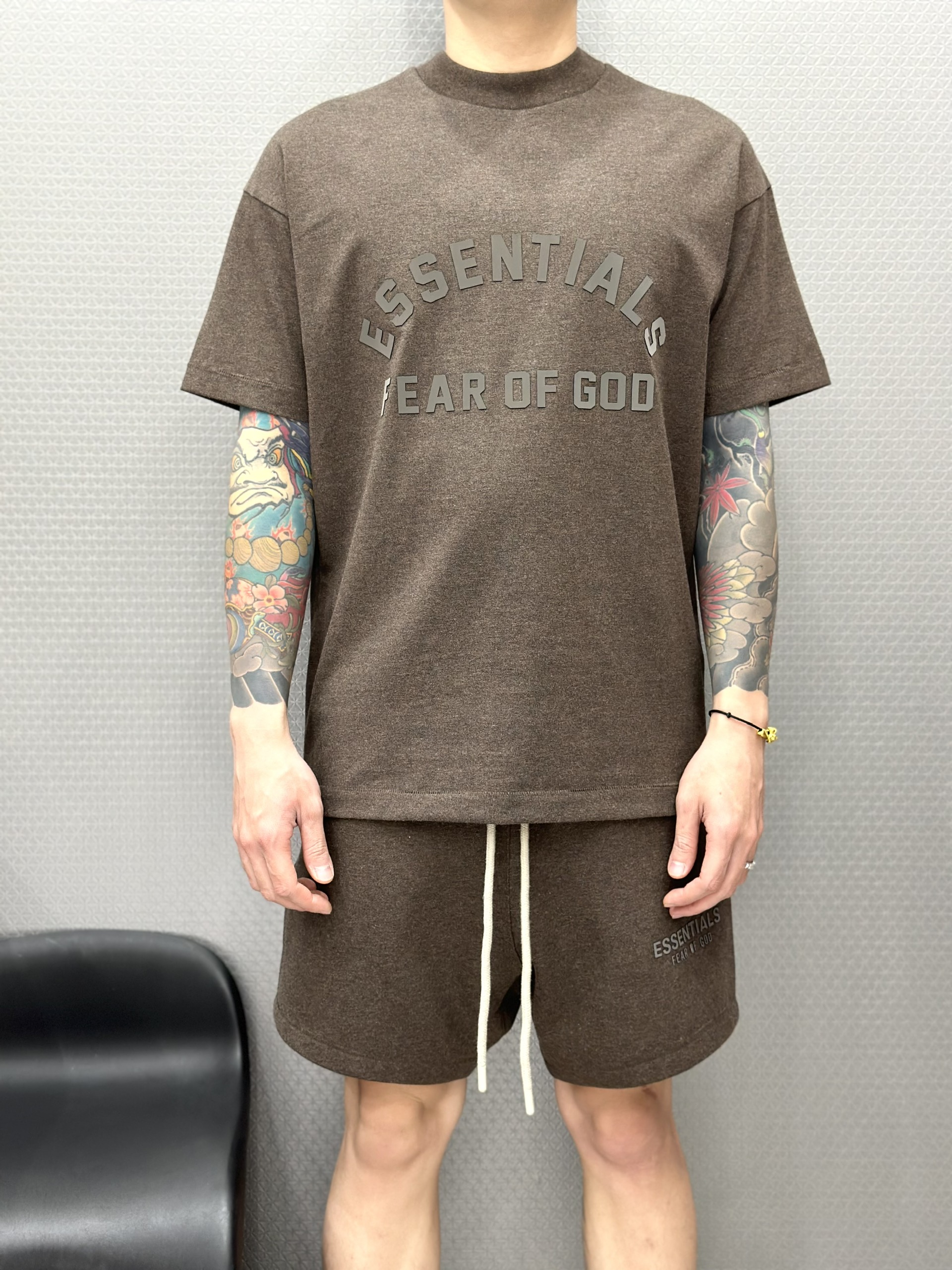 Bộ, Set hè Essentials Nâu logo chữ nổi Like Auth on web VTN