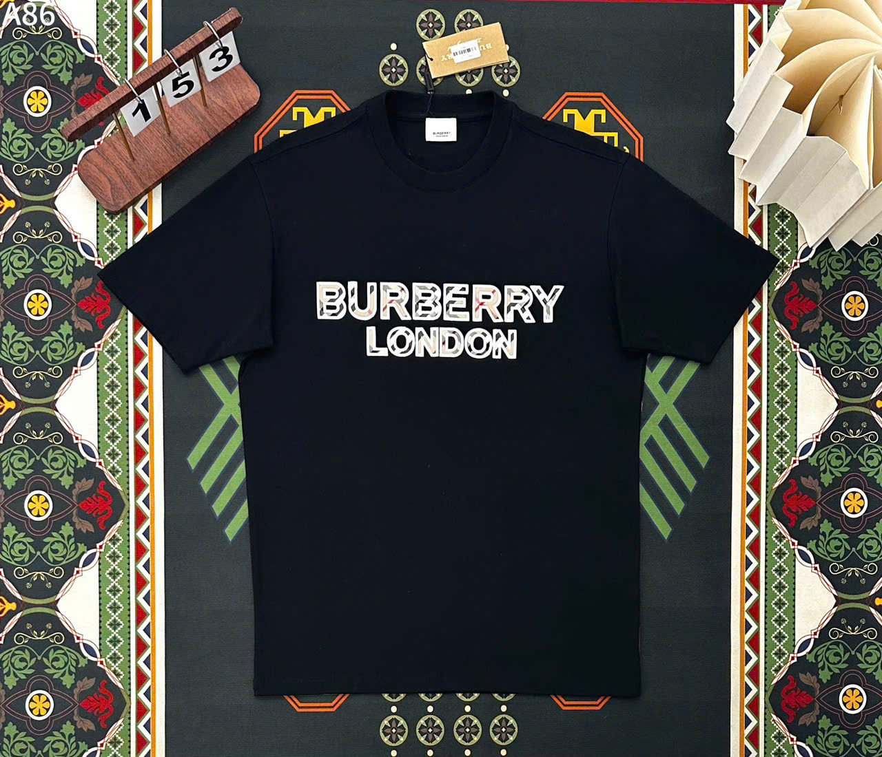 Áo phông T-shirt Burberry BBR London logo chữ kẻ sọc thêu nổi Like Auth LK