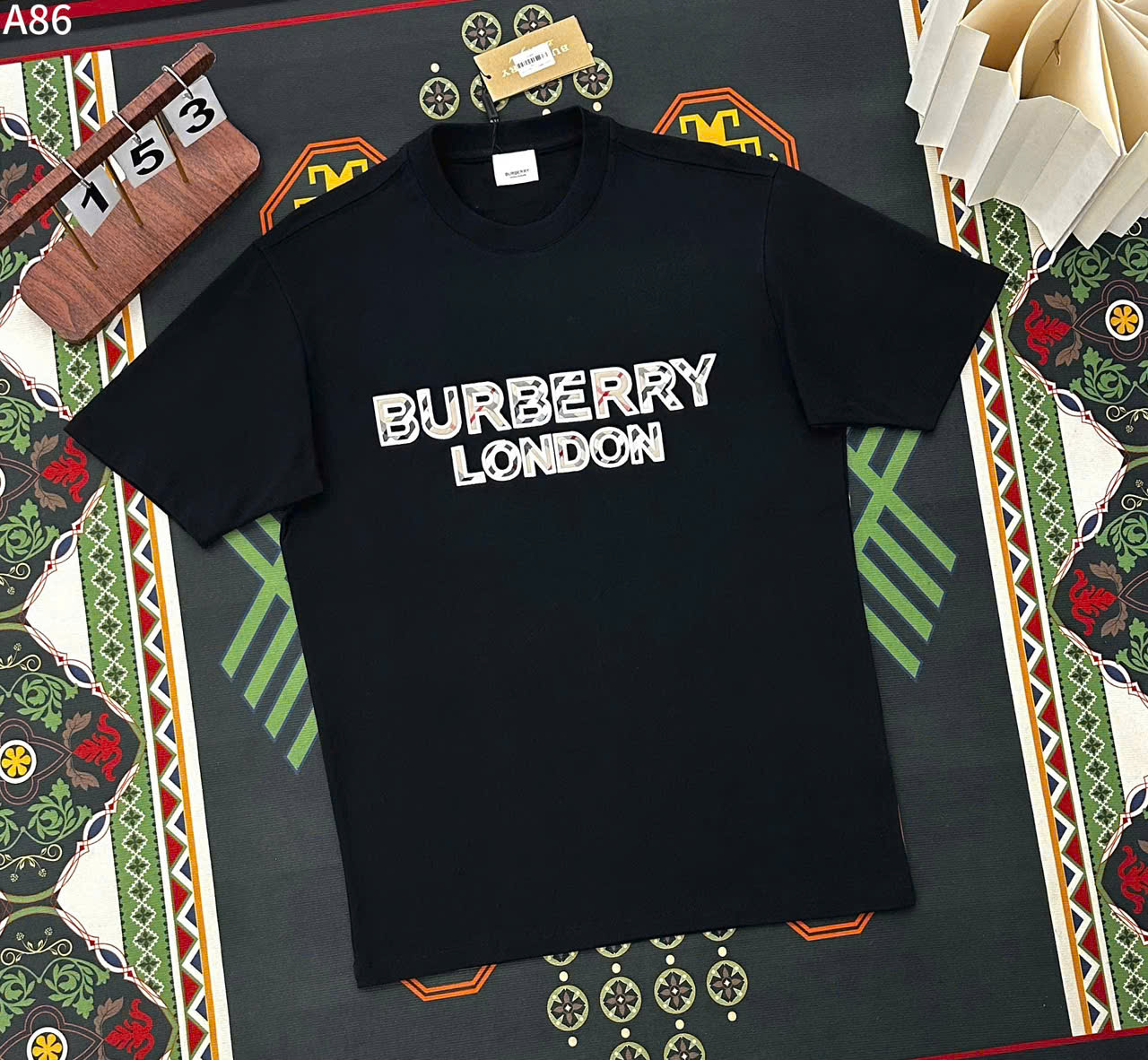Áo phông T-shirt Burberry BBR London logo chữ kẻ sọc thêu nổi Like Auth LK