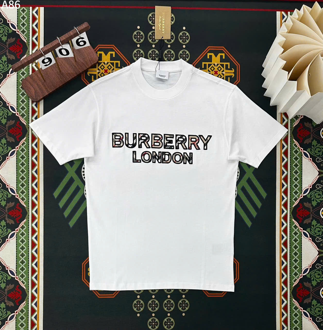 Áo phông T-shirt Burberry BBR London logo chữ kẻ sọc thêu nổi Like Auth LK