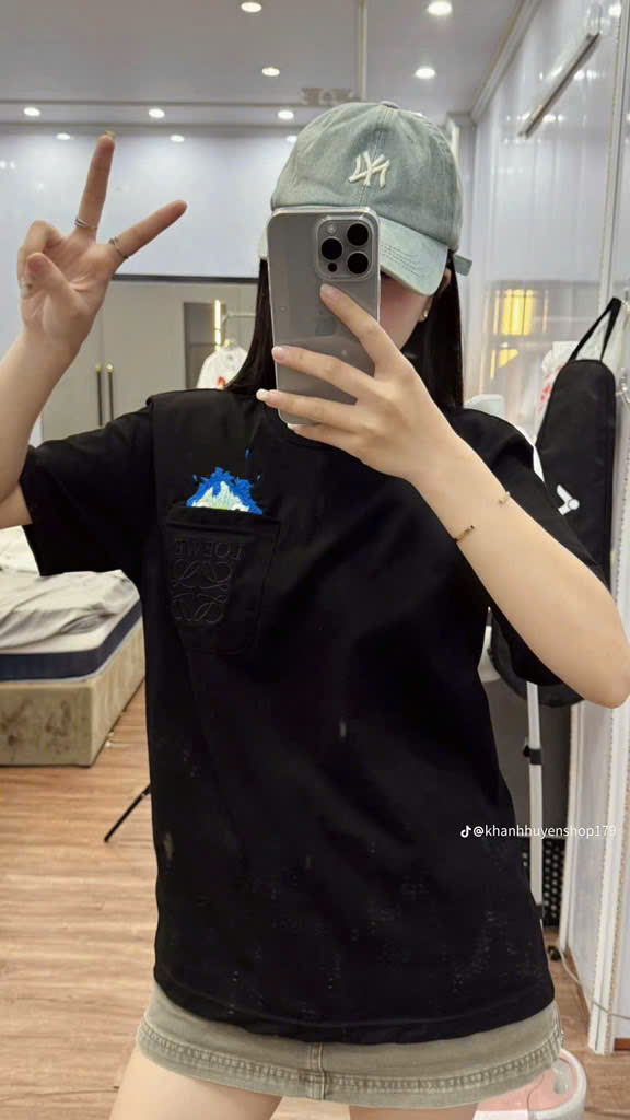 Áo phông T-shirt Loewe logo chữ ngọn lửa thêu ngực Like Auth NV