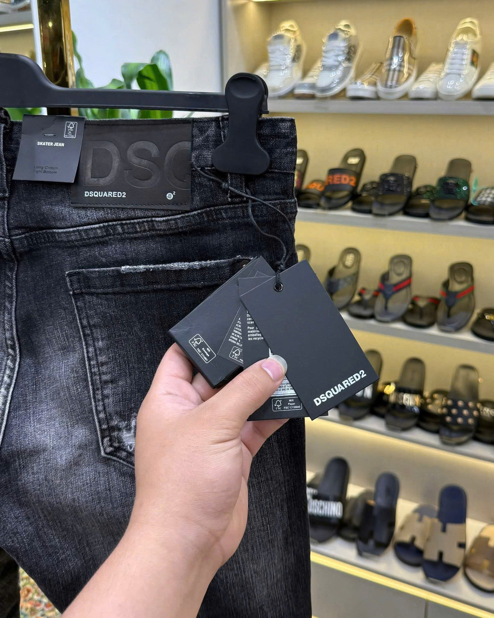 Quần jean Dsquared2 DSQ2 Đen rách mài vá loang Trắng Like Auth NV