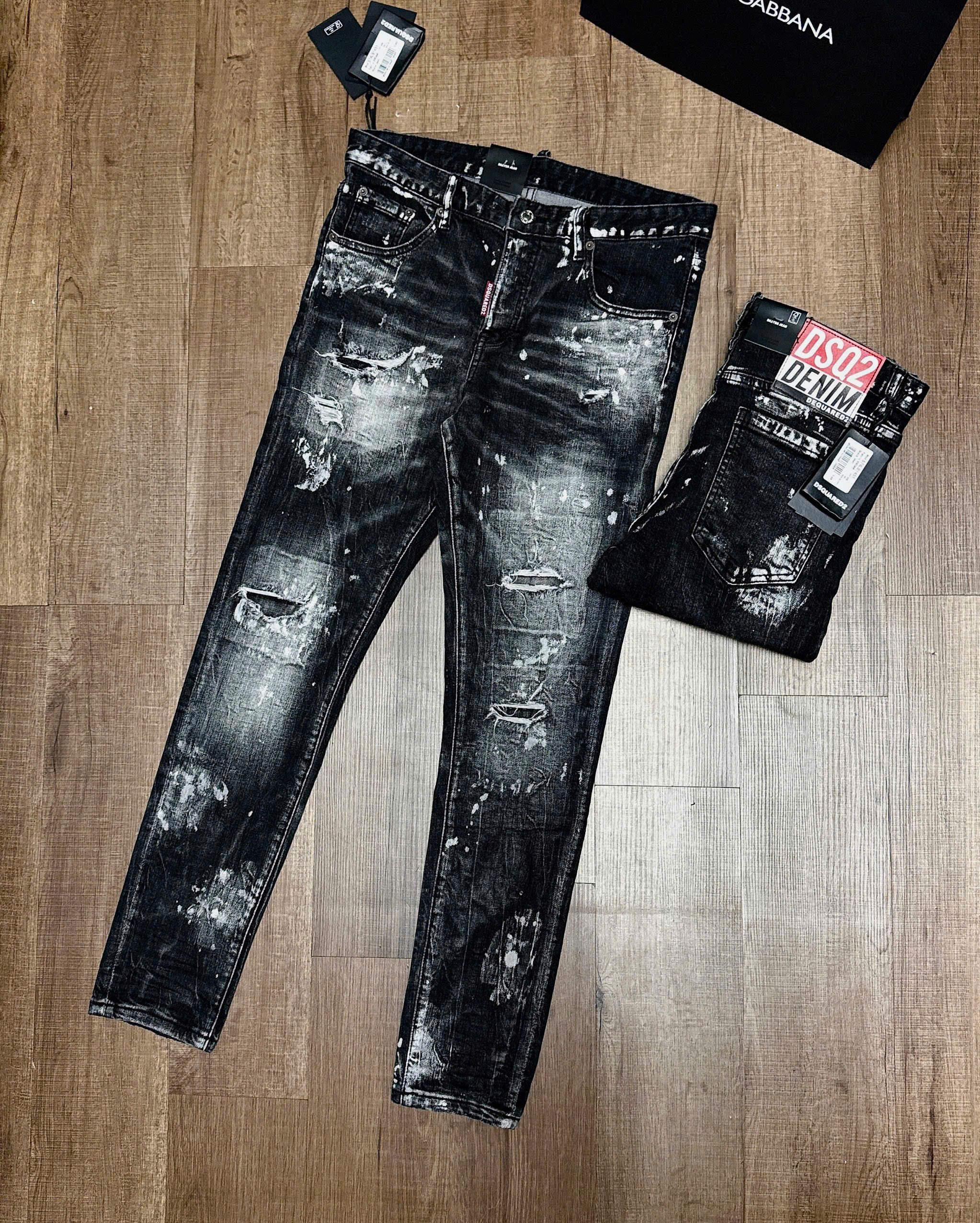 Quần jean Dsquared2 DSQ2 Đen rách mài loang vẩy sơn Trắng Like Auth NV