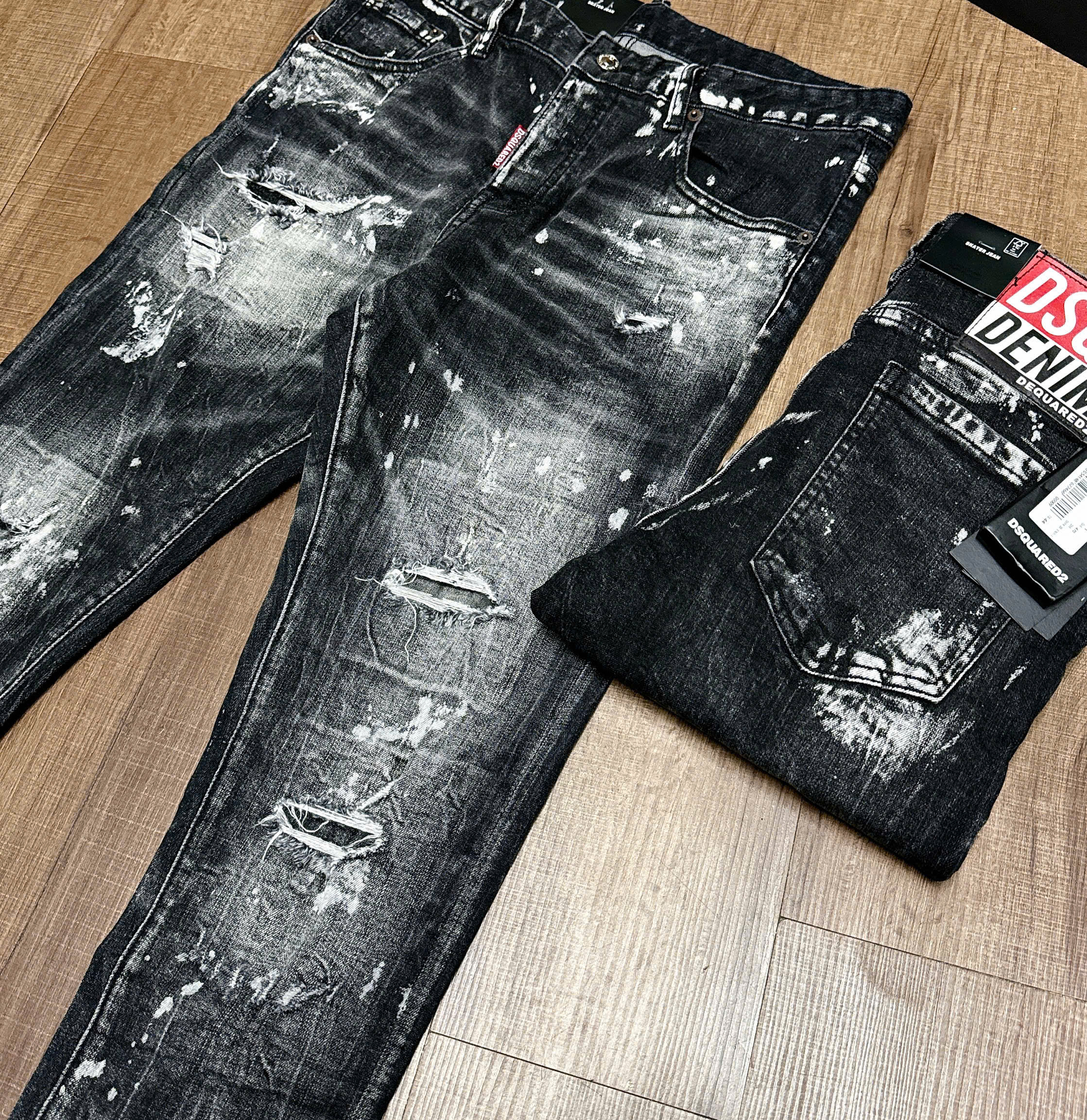 Quần jean Dsquared2 DSQ2 Đen rách mài loang vẩy sơn Trắng Like Auth NV