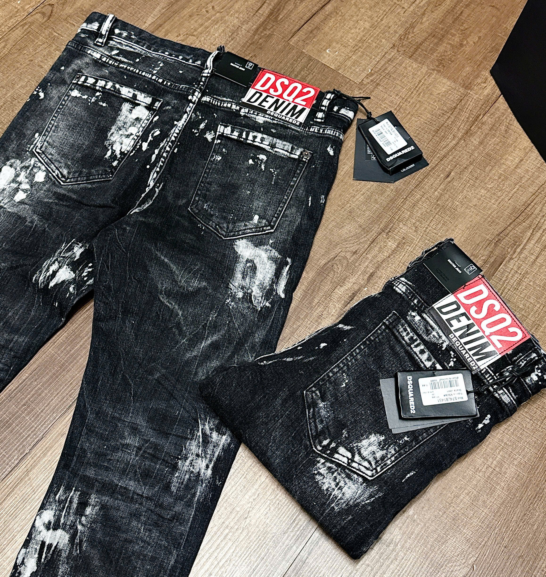 Quần jean Dsquared2 DSQ2 Đen rách mài loang vẩy sơn Trắng Like Auth NV