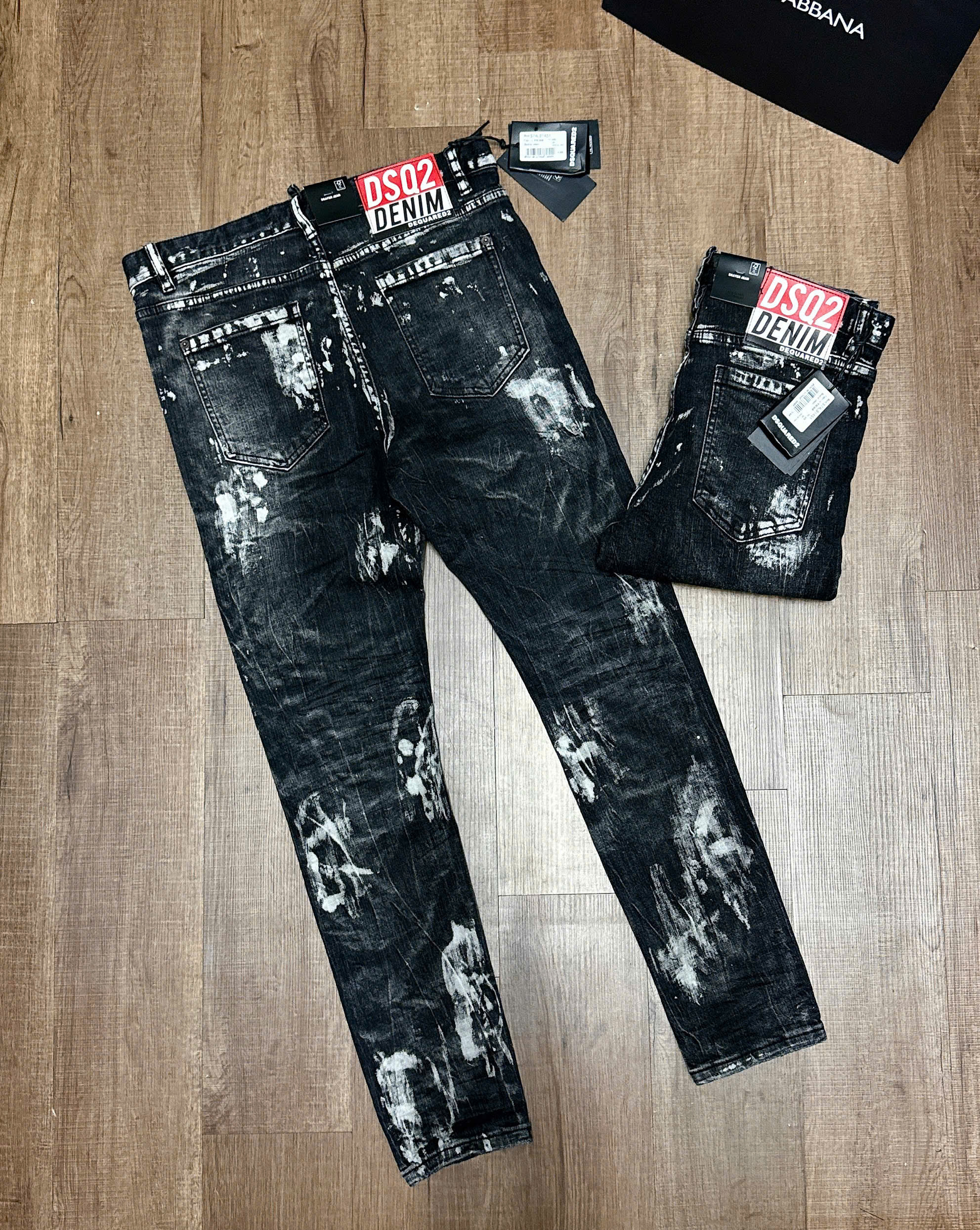 Quần jean Dsquared2 DSQ2 Đen rách mài loang vẩy sơn Trắng Like Auth NV