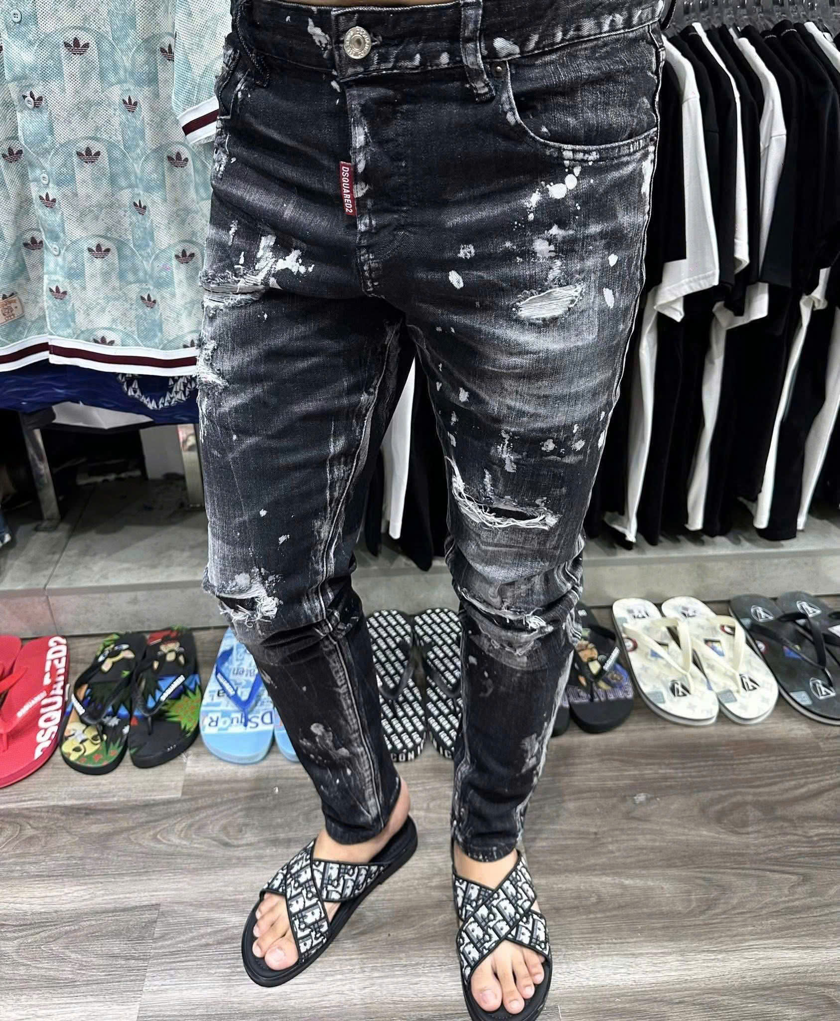 Quần jean Dsquared2 DSQ2 Đen rách mài loang vẩy sơn Trắng Like Auth NV