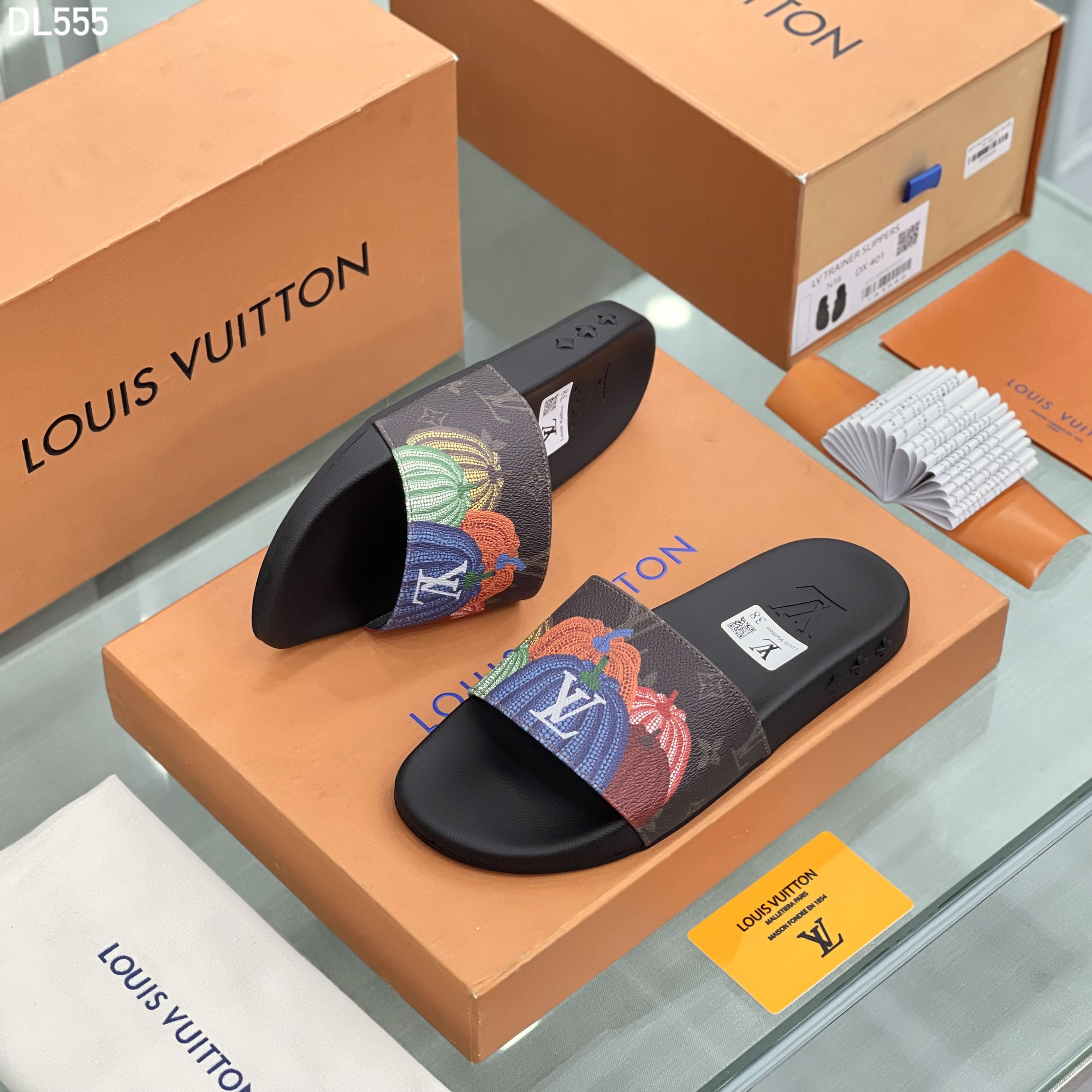 Dép lê quai ngang Louis Vuitton LV họa tiết hoa vân logo quả bí Like Auth fullbox MVT