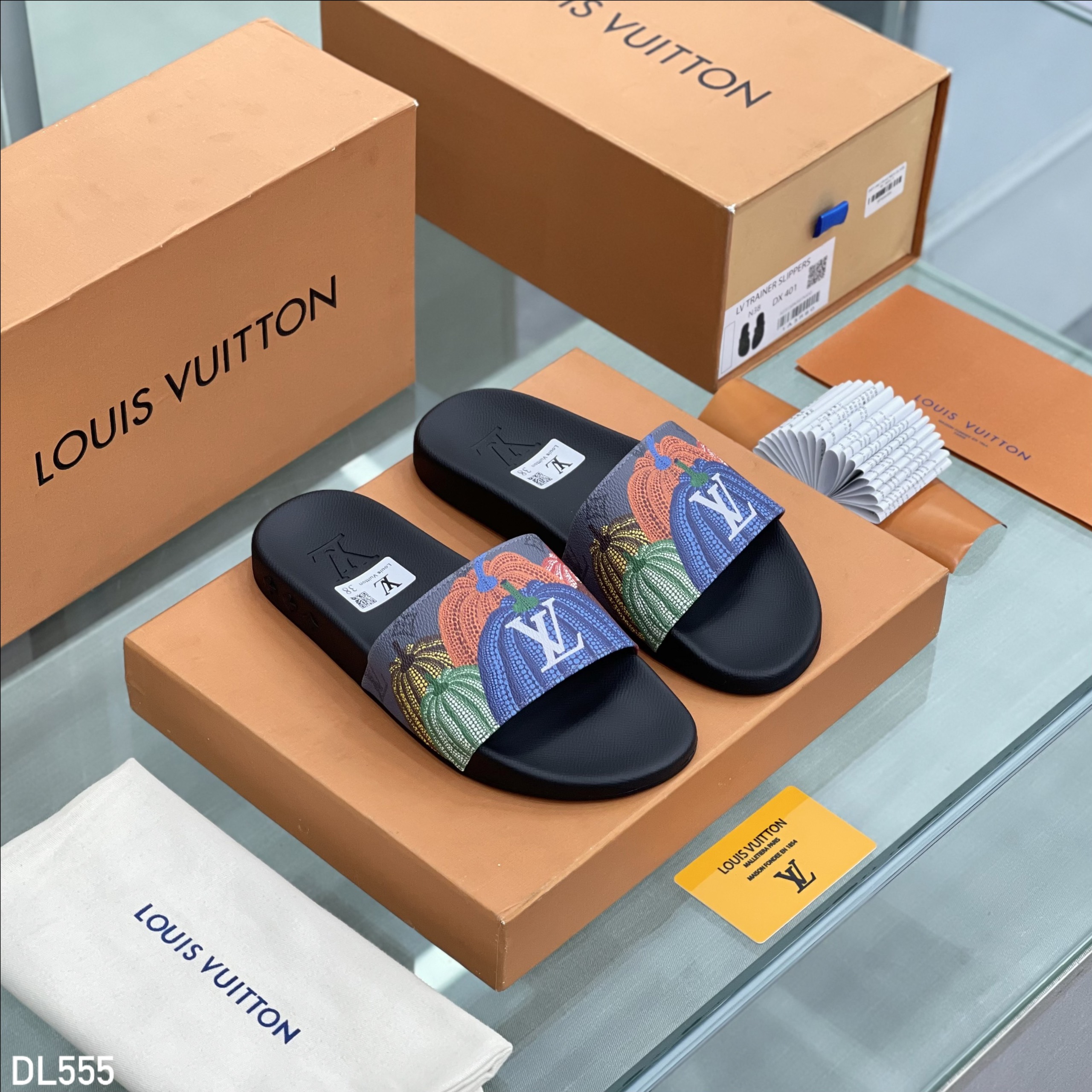 Dép lê quai ngang Louis Vuitton LV họa tiết hoa vân logo quả bí Like Auth fullbox MVT