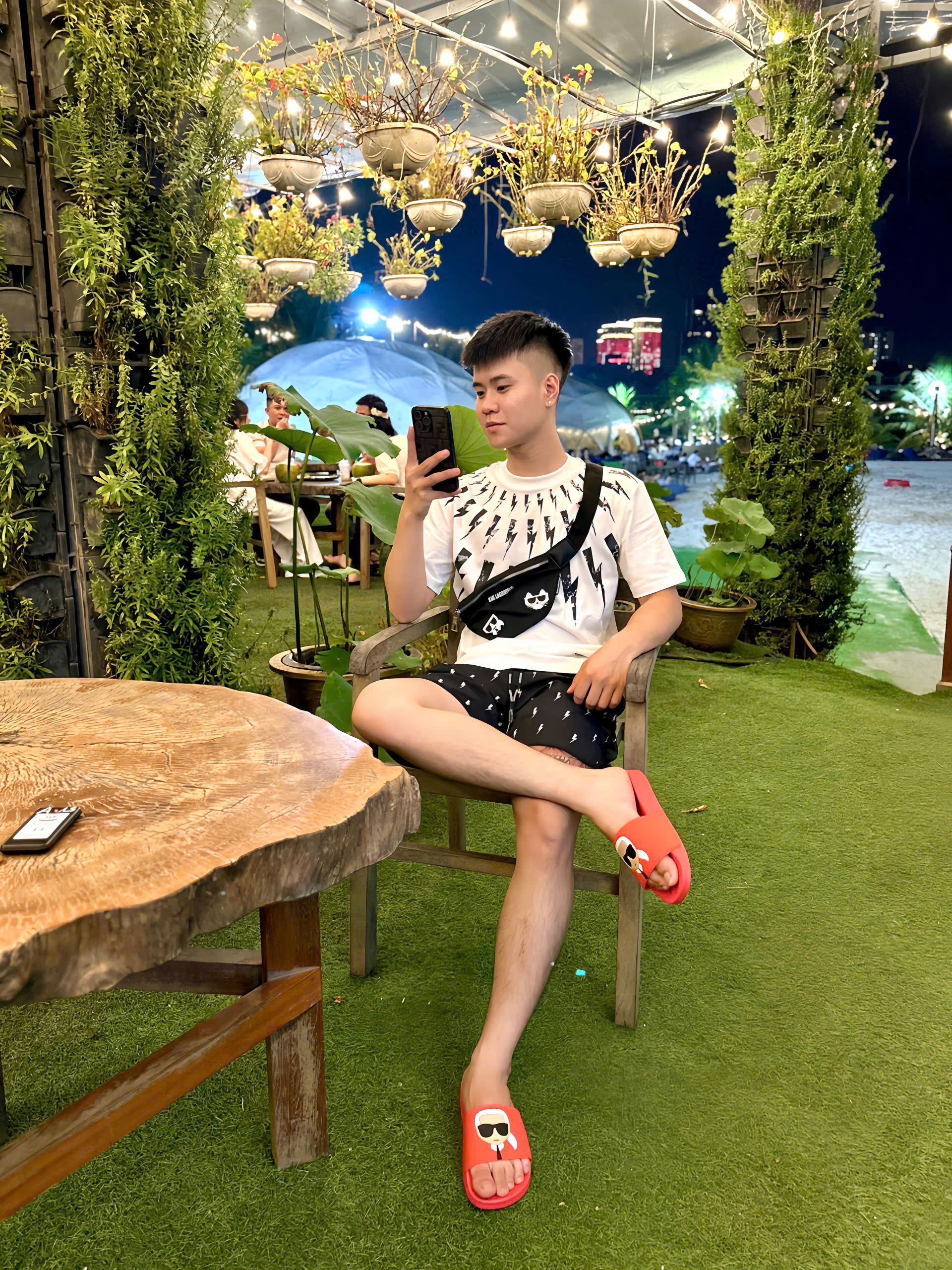 Dép lê quai ngang Karl Đỏ logo người nổi Like Auth fullbox MVT