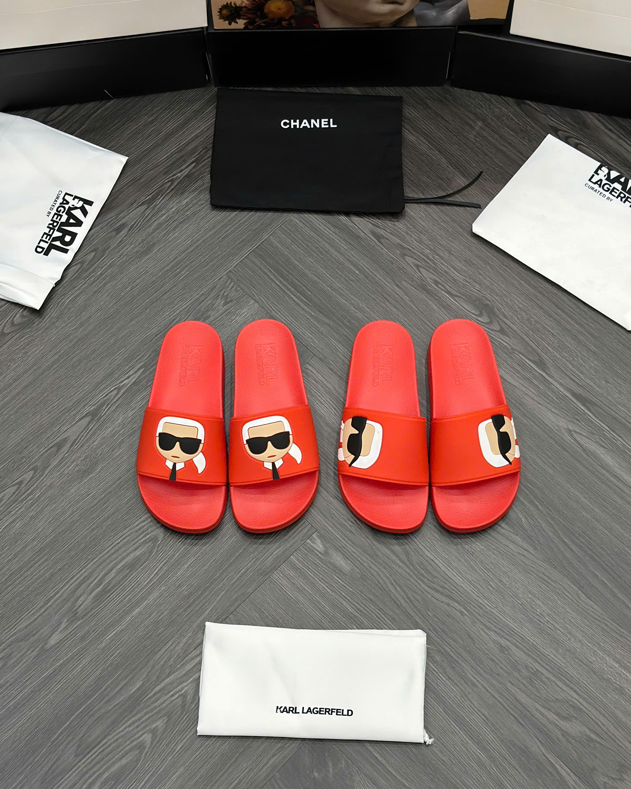 Dép lê quai ngang Karl Đỏ logo người nổi Like Auth fullbox MVT