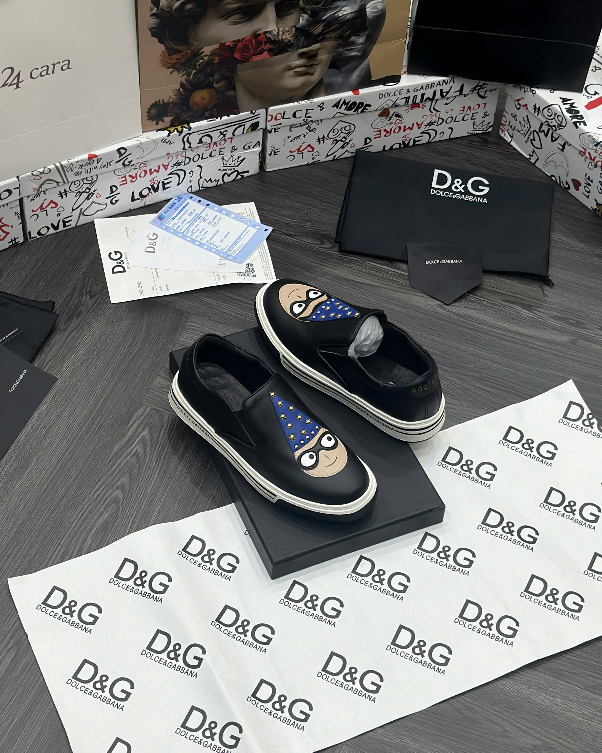 Giày slipon Dolce Gabbana DG Den logo mặt người đội mũ xanh đính đinh Like Auth fullbox MVT