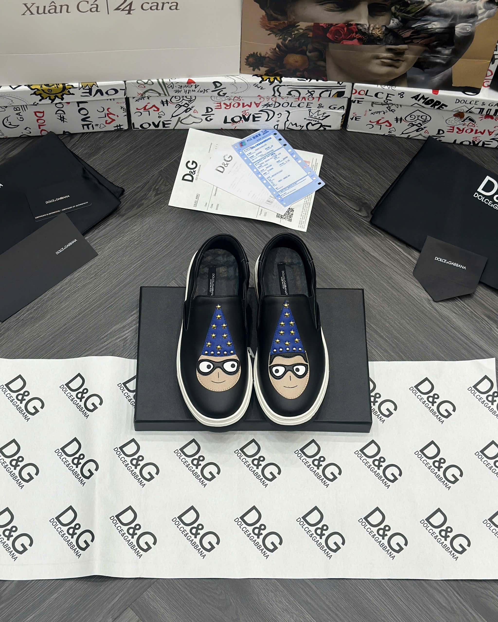 Giày slipon Dolce Gabbana DG Den logo mặt người đội mũ xanh đính đinh Like Auth fullbox MVT