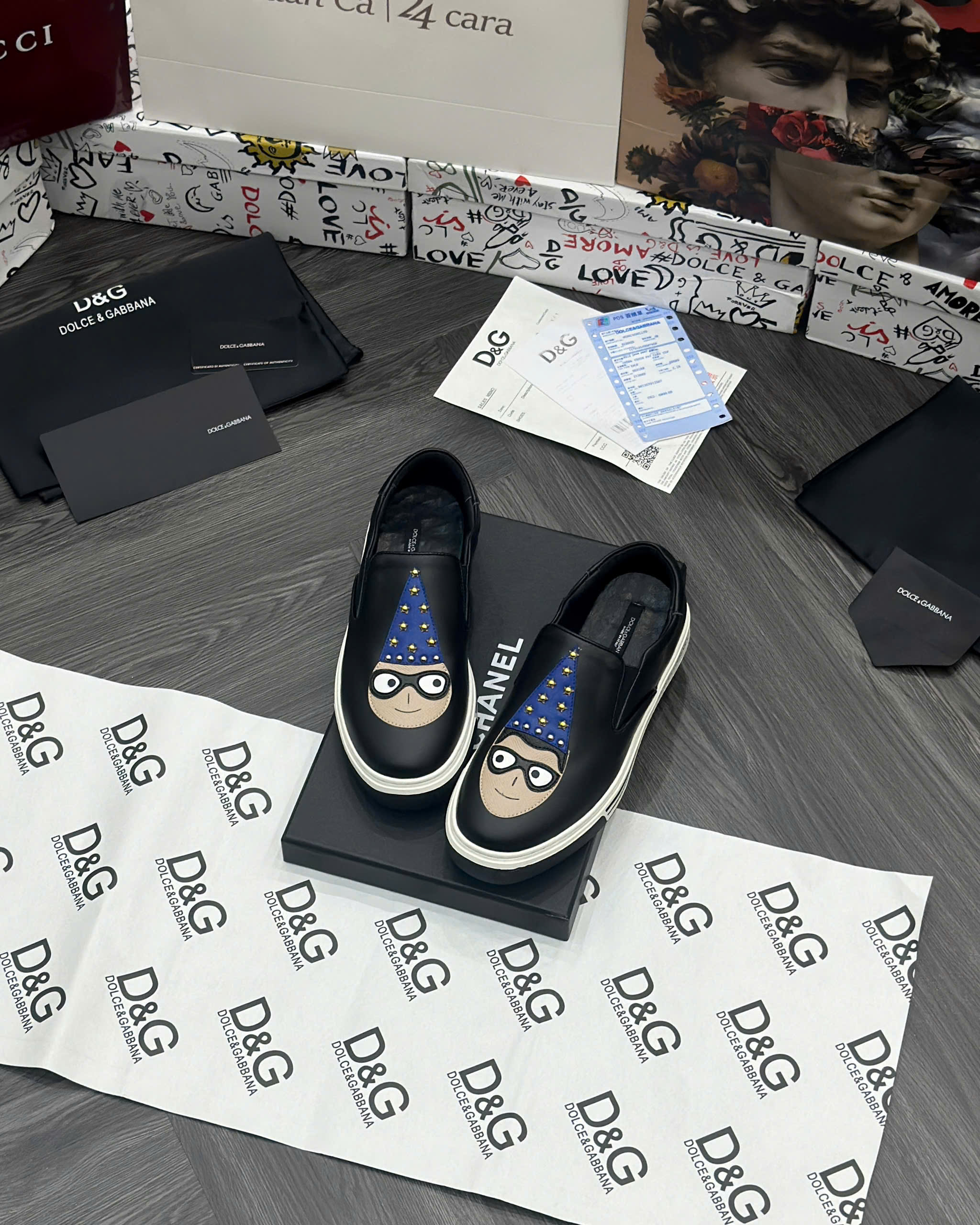 Giày slipon Dolce Gabbana DG Den logo mặt người đội mũ xanh đính đinh Like Auth fullbox MVT