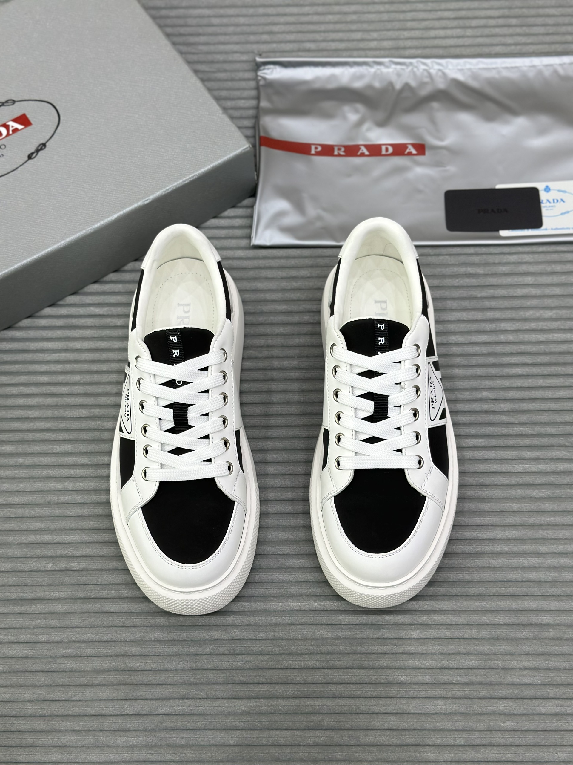 Giày sneaker Prada P Trắng phối Đen logo thêu sườn Like Auth fullbox VTN