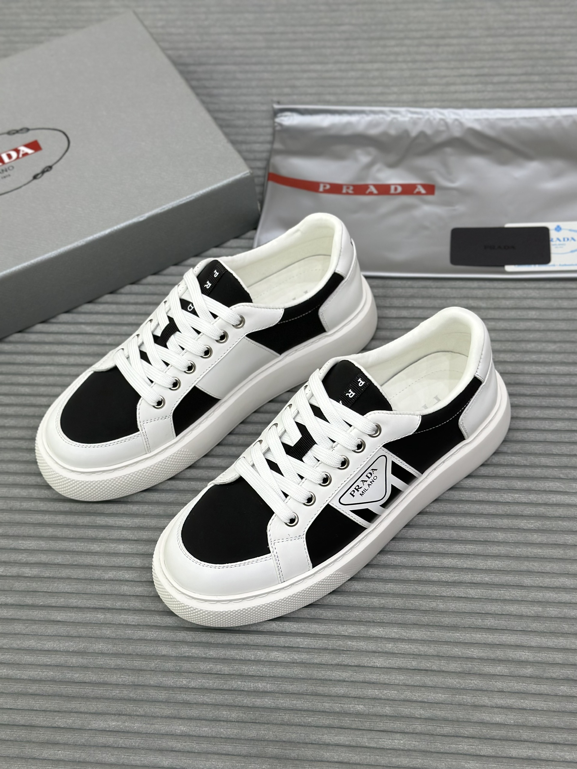 Giày sneaker Prada P Trắng phối Đen logo thêu sườn Like Auth fullbox VTN
