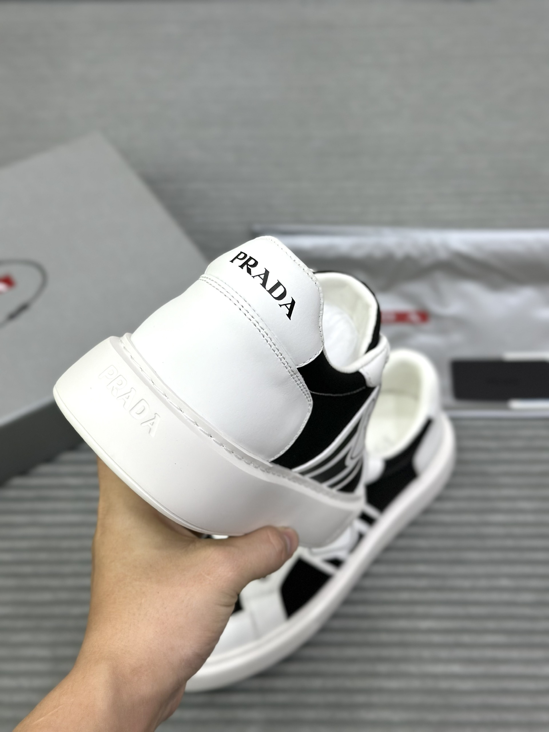 Giày sneaker Prada P Trắng phối Đen logo thêu sườn Like Auth fullbox VTN