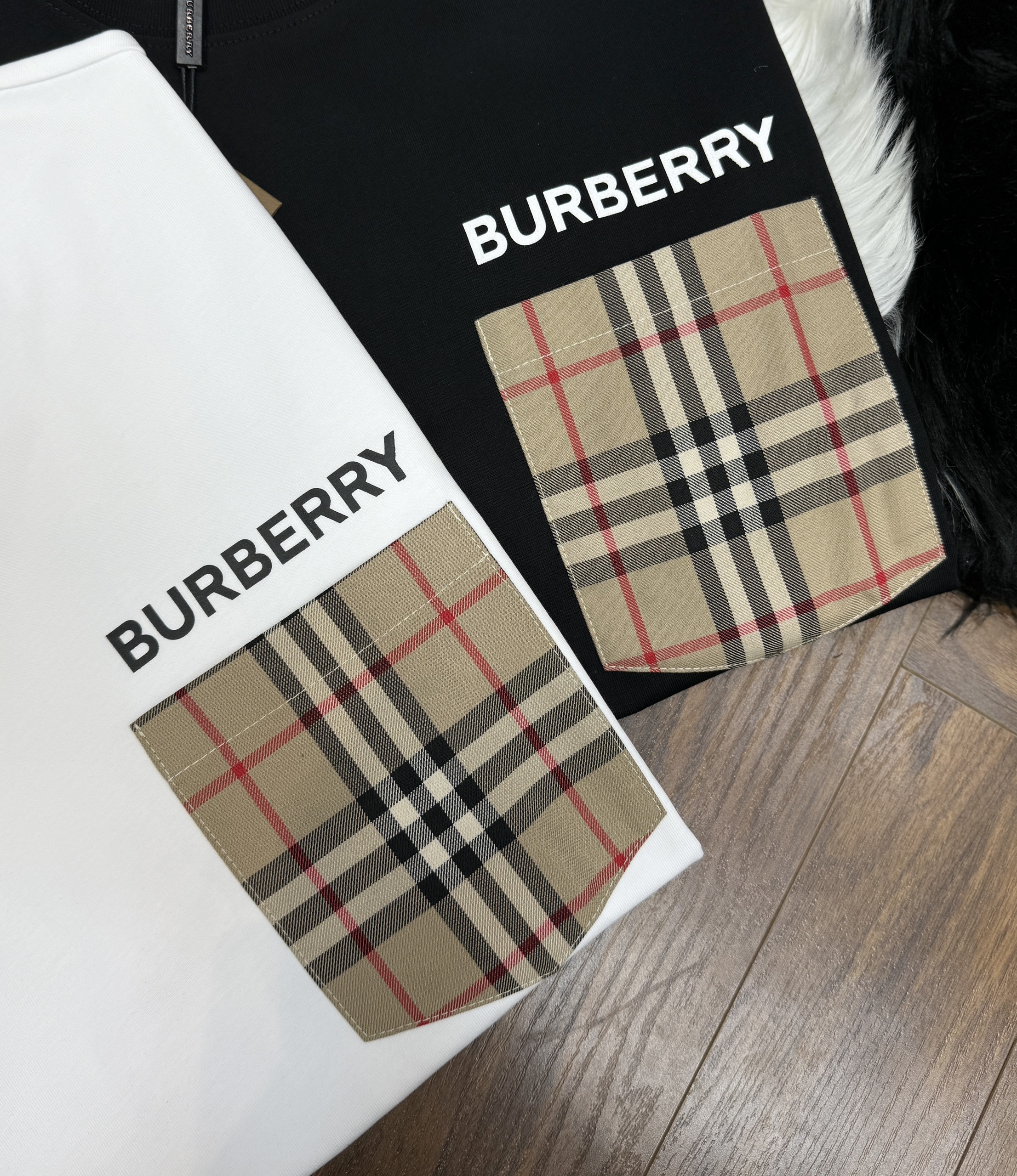 Áo phông T-shirt Burberry BBR trơn phối kẻ sọc logo túi ngực Like Auth CD