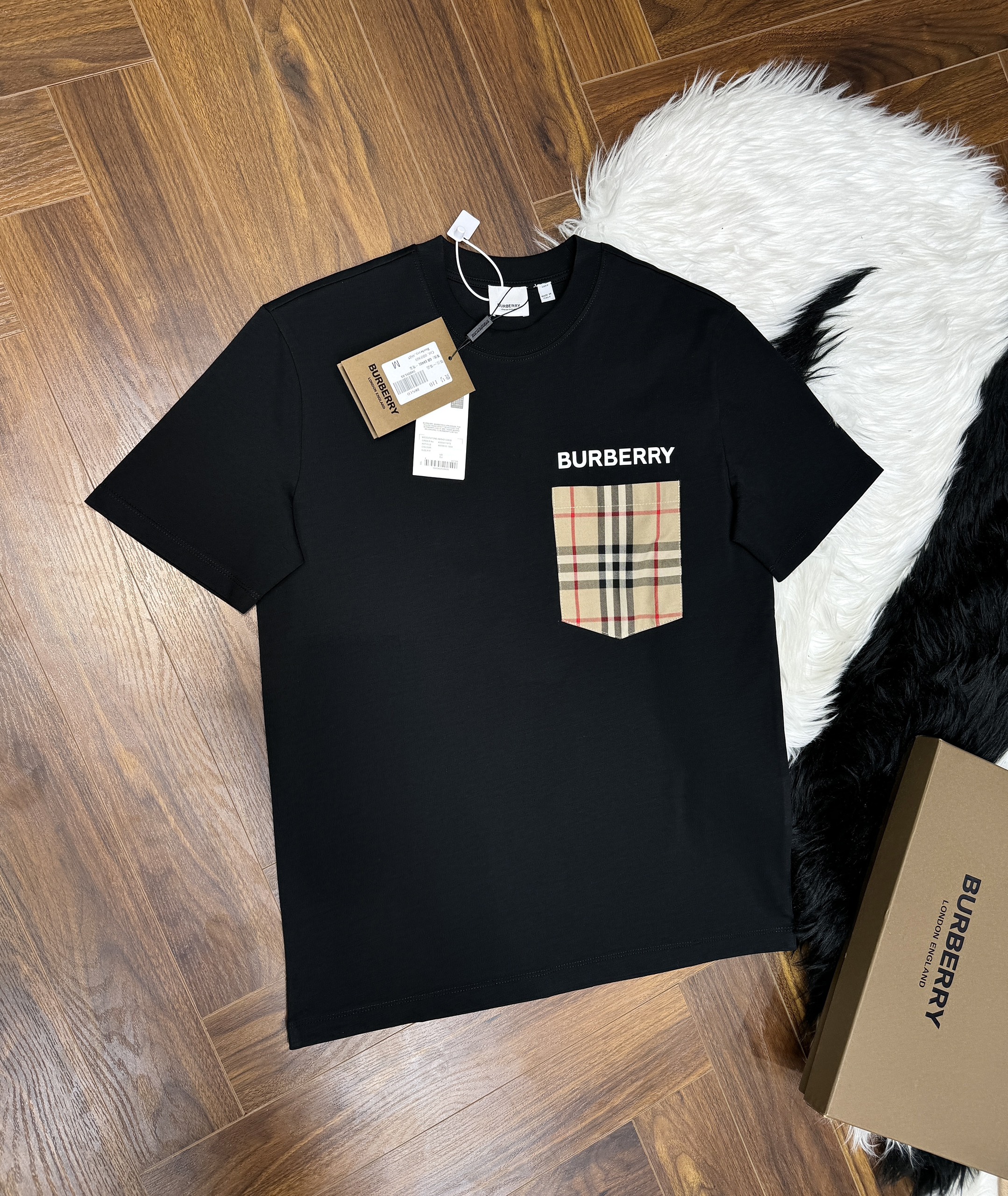 Áo phông T-shirt Burberry BBR trơn phối kẻ sọc logo túi ngực Like Auth CD