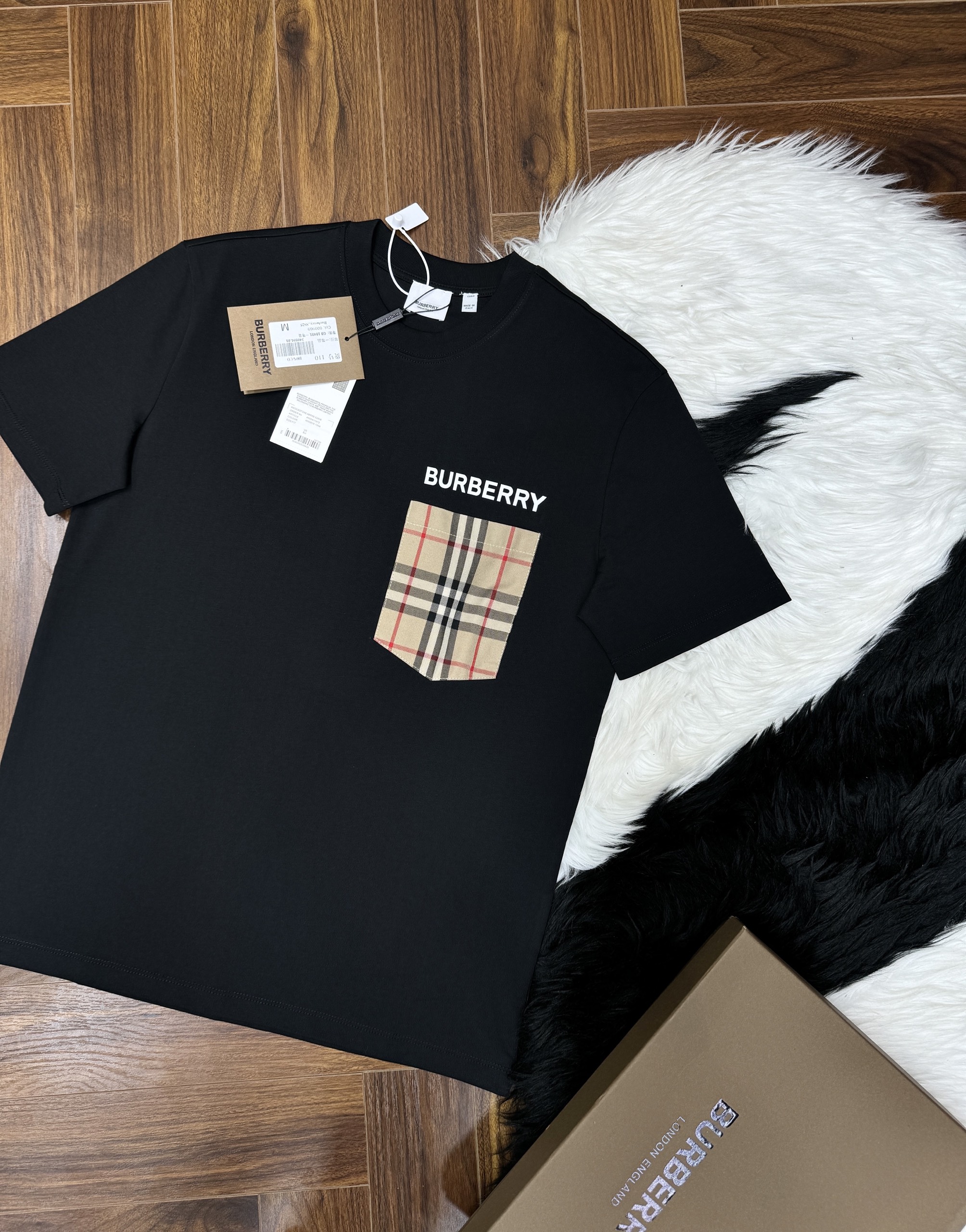 Áo phông T-shirt Burberry BBR trơn phối kẻ sọc logo túi ngực Like Auth CD