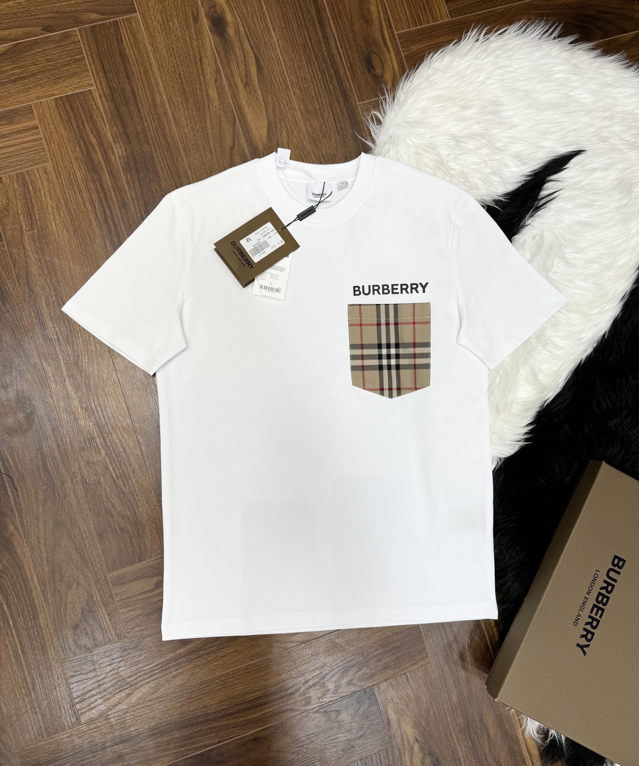 Áo phông T-shirt Burberry BBR trơn phối kẻ sọc logo túi ngực Like Auth CD