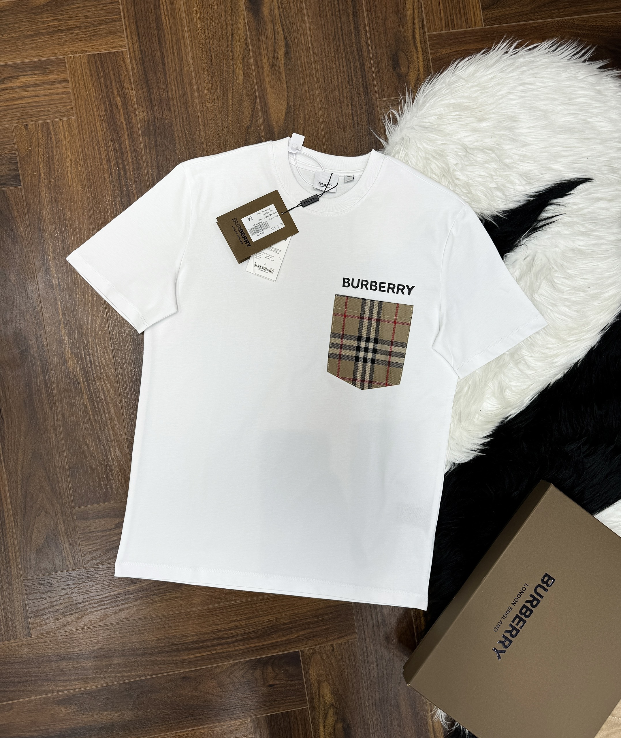 Áo phông T-shirt Burberry BBR trơn phối kẻ sọc logo túi ngực Like Auth CD