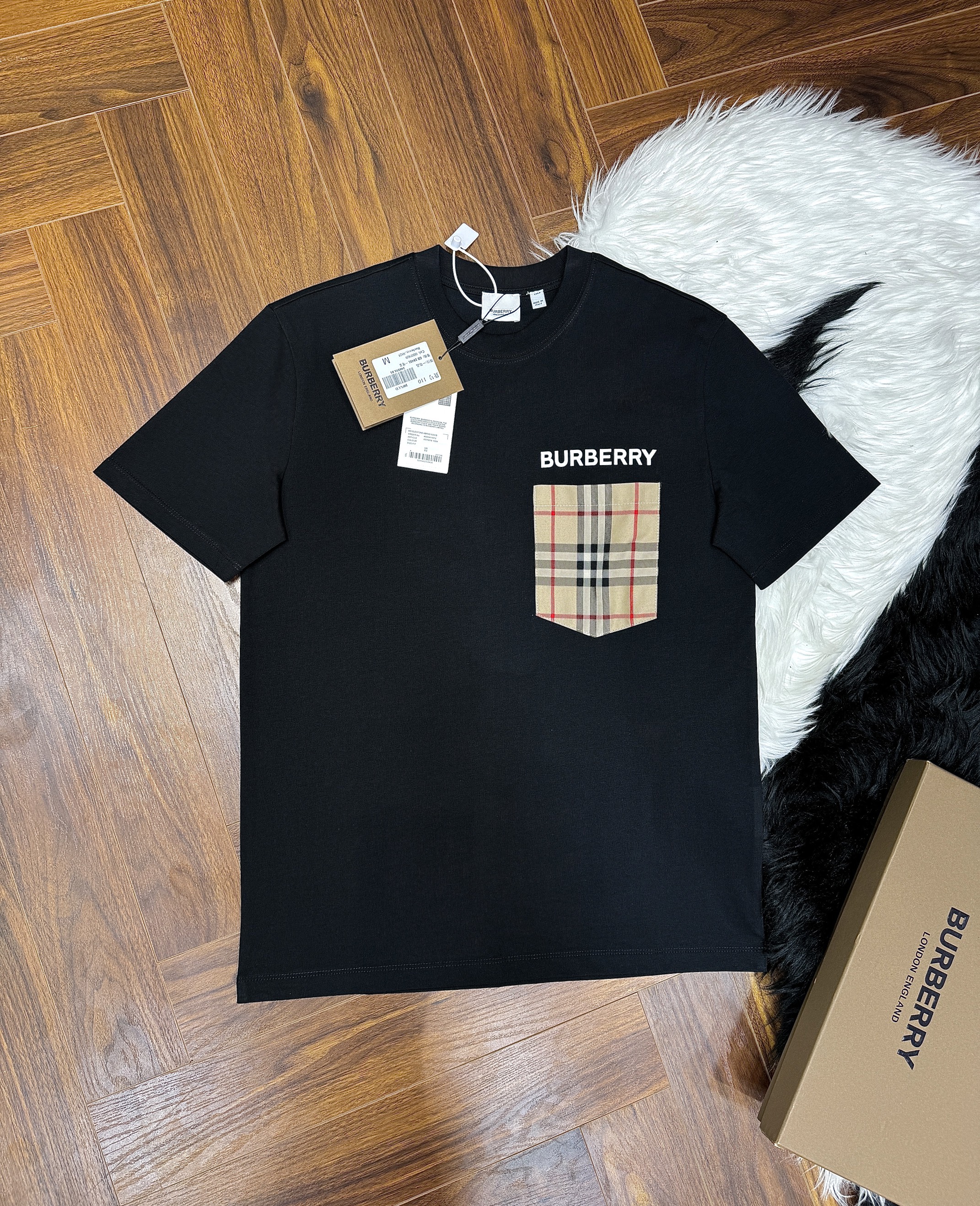 Áo phông T-shirt Burberry BBR trơn phối kẻ sọc logo túi ngực Like Auth CD