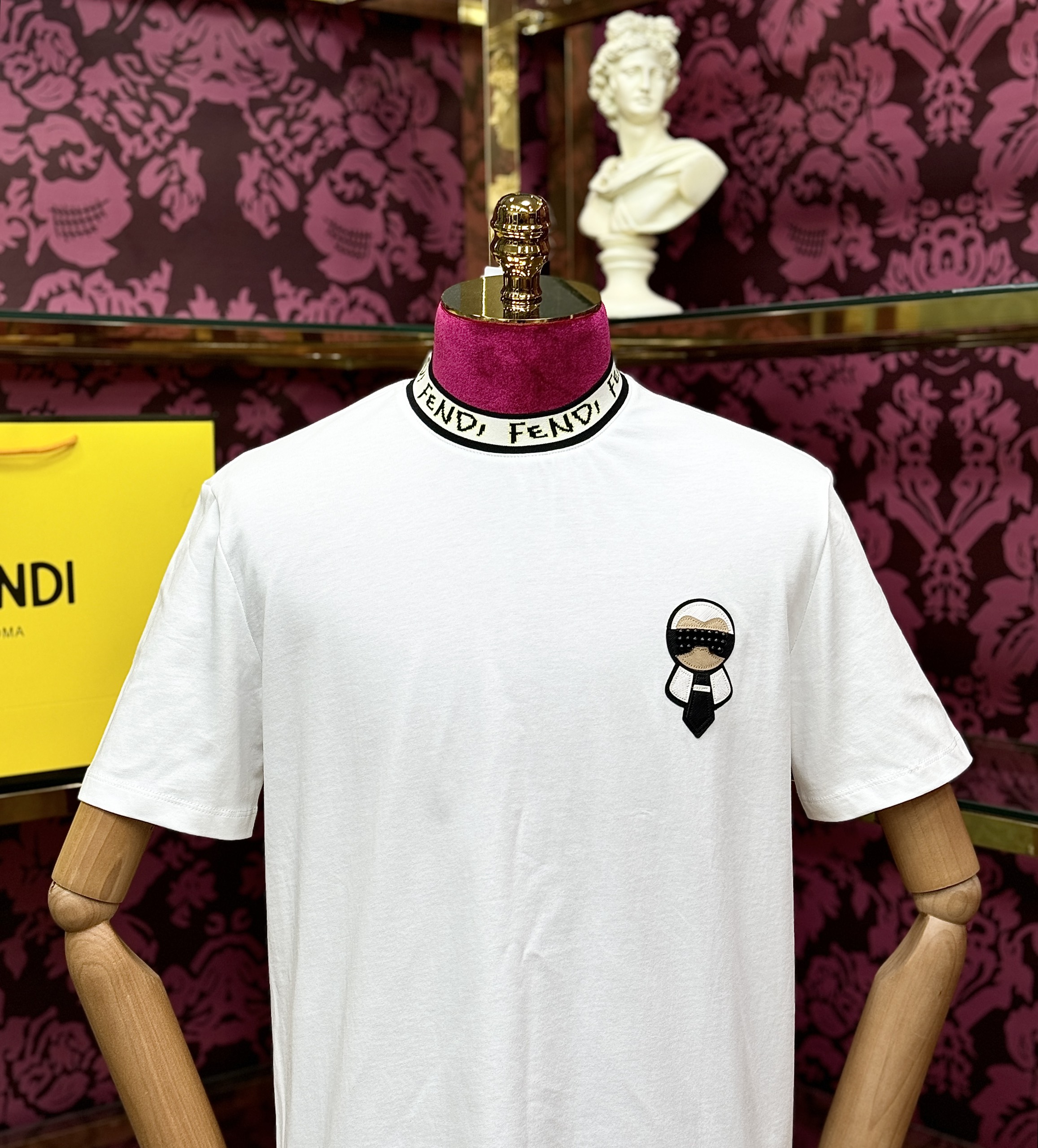 Áo phông T-shirt Fendi FF logo thêu ngực cạp phối cổ Like Auth CD