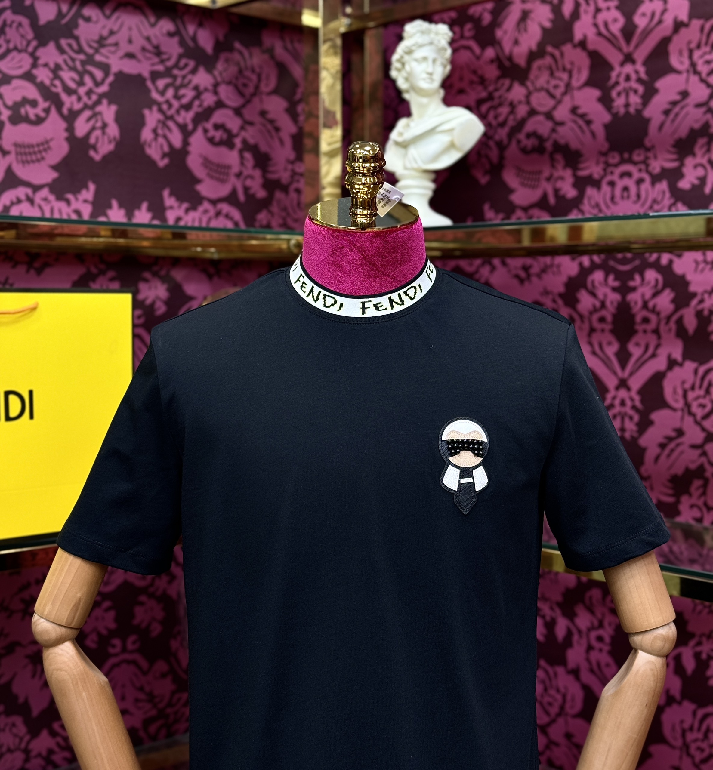 Áo phông T-shirt Fendi FF logo thêu ngực cạp phối cổ Like Auth CD