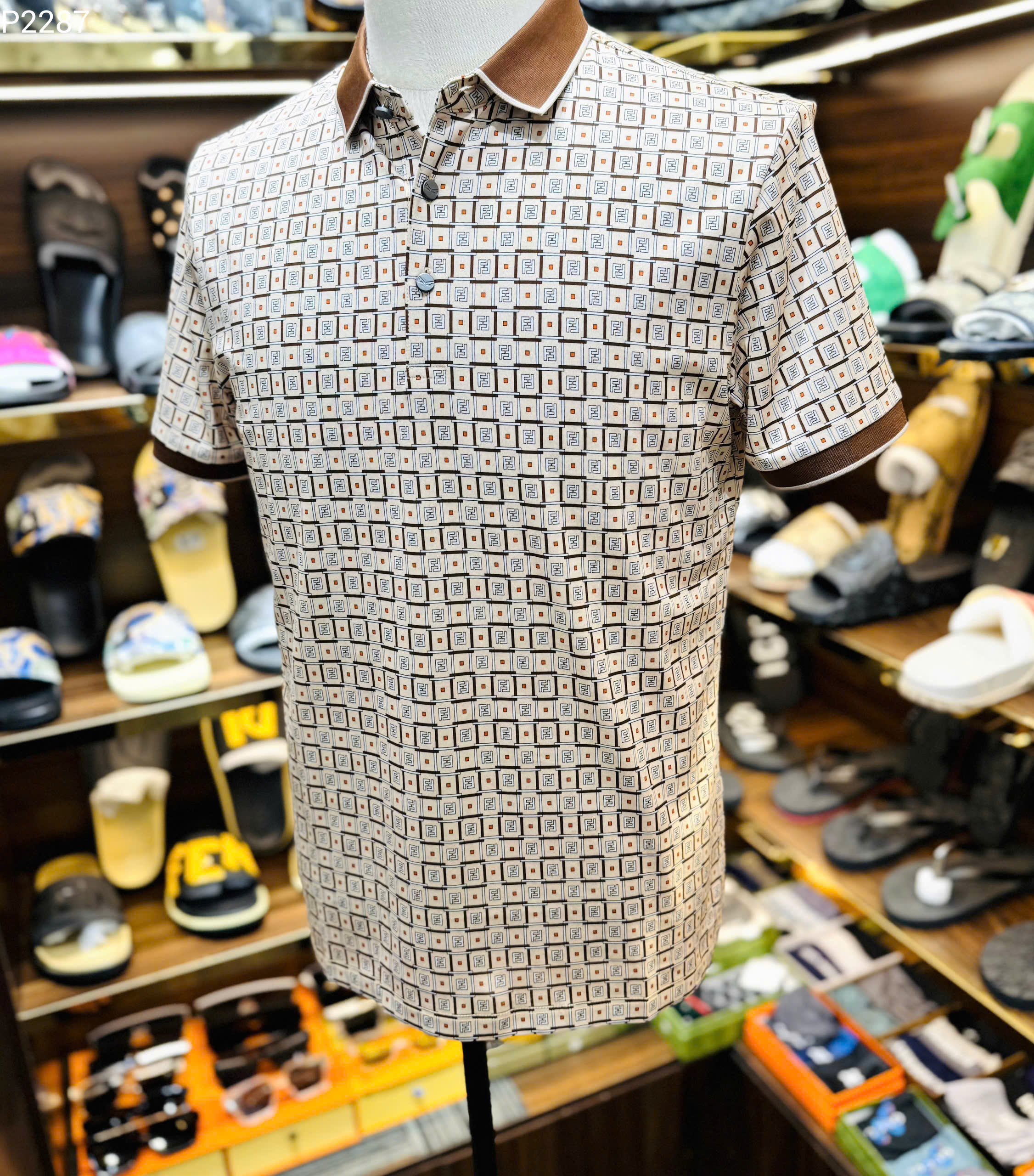Áo polo Fendi FF Be họa tiết logo ô vuông phối cổ Nâu Like Auth MK