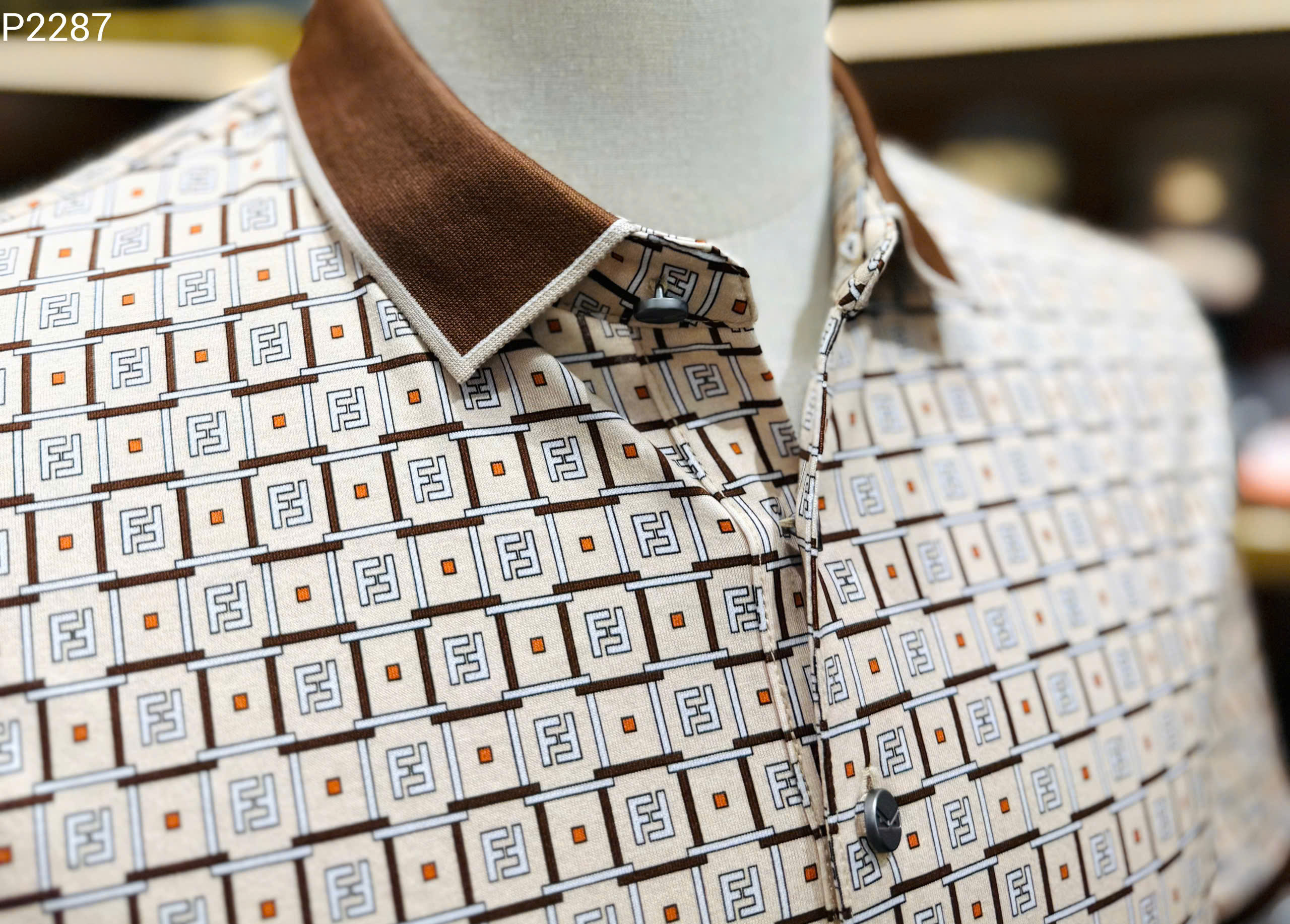 Áo polo Fendi FF Be họa tiết logo ô vuông phối cổ Nâu Like Auth MK