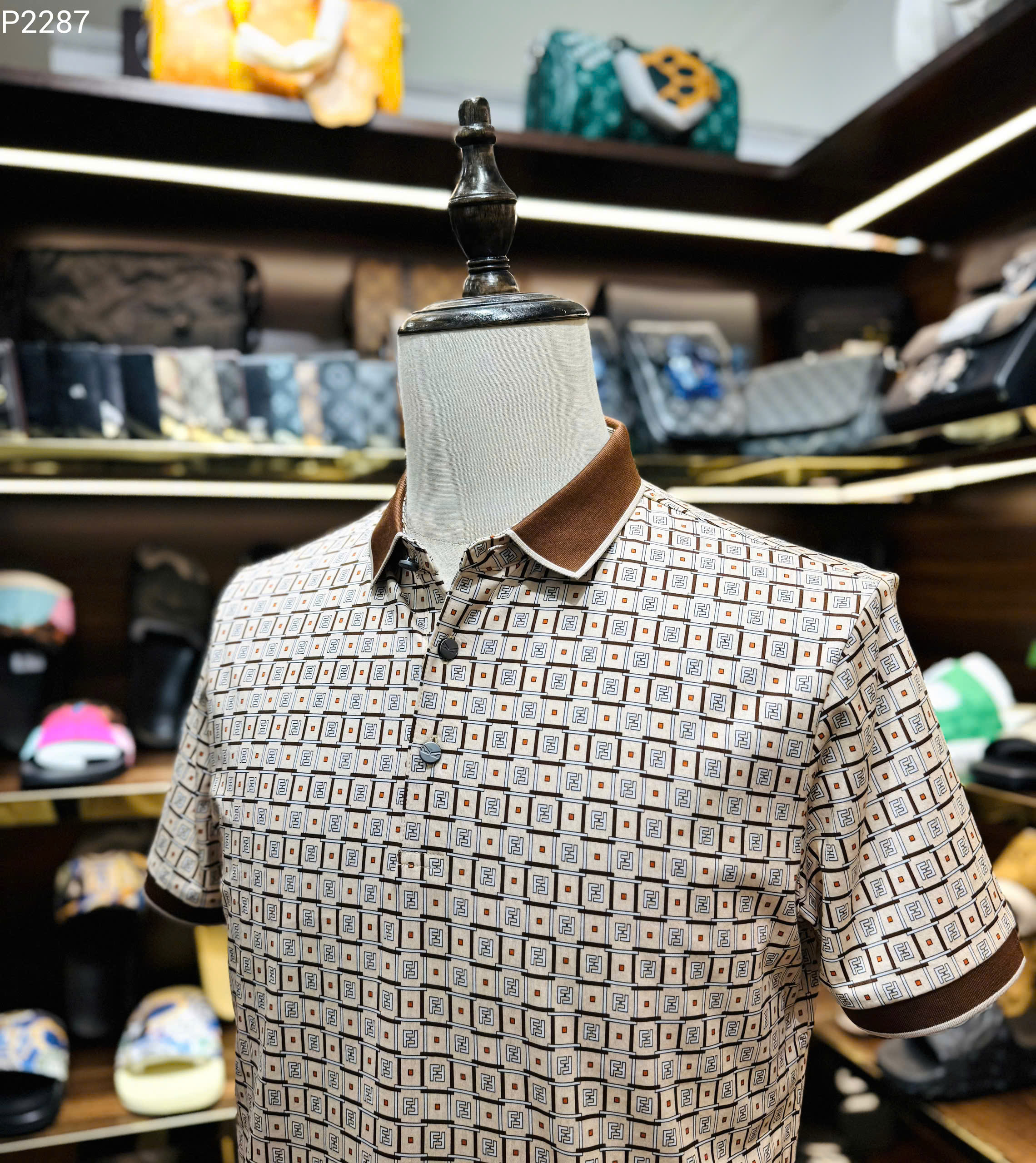 Áo polo Fendi FF Be họa tiết logo ô vuông phối cổ Nâu Like Auth MK