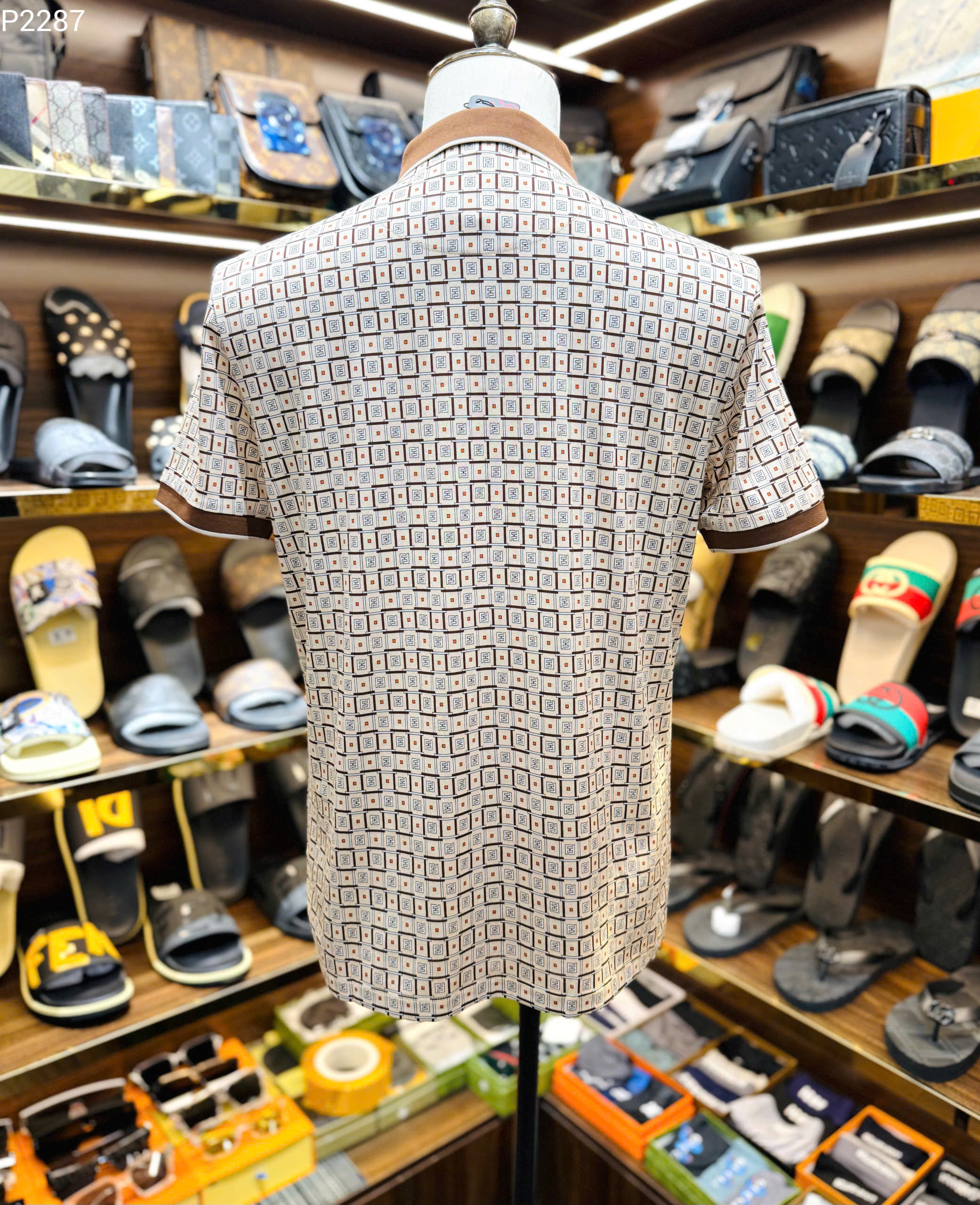Áo polo Fendi FF Be họa tiết logo ô vuông phối cổ Nâu Like Auth MK