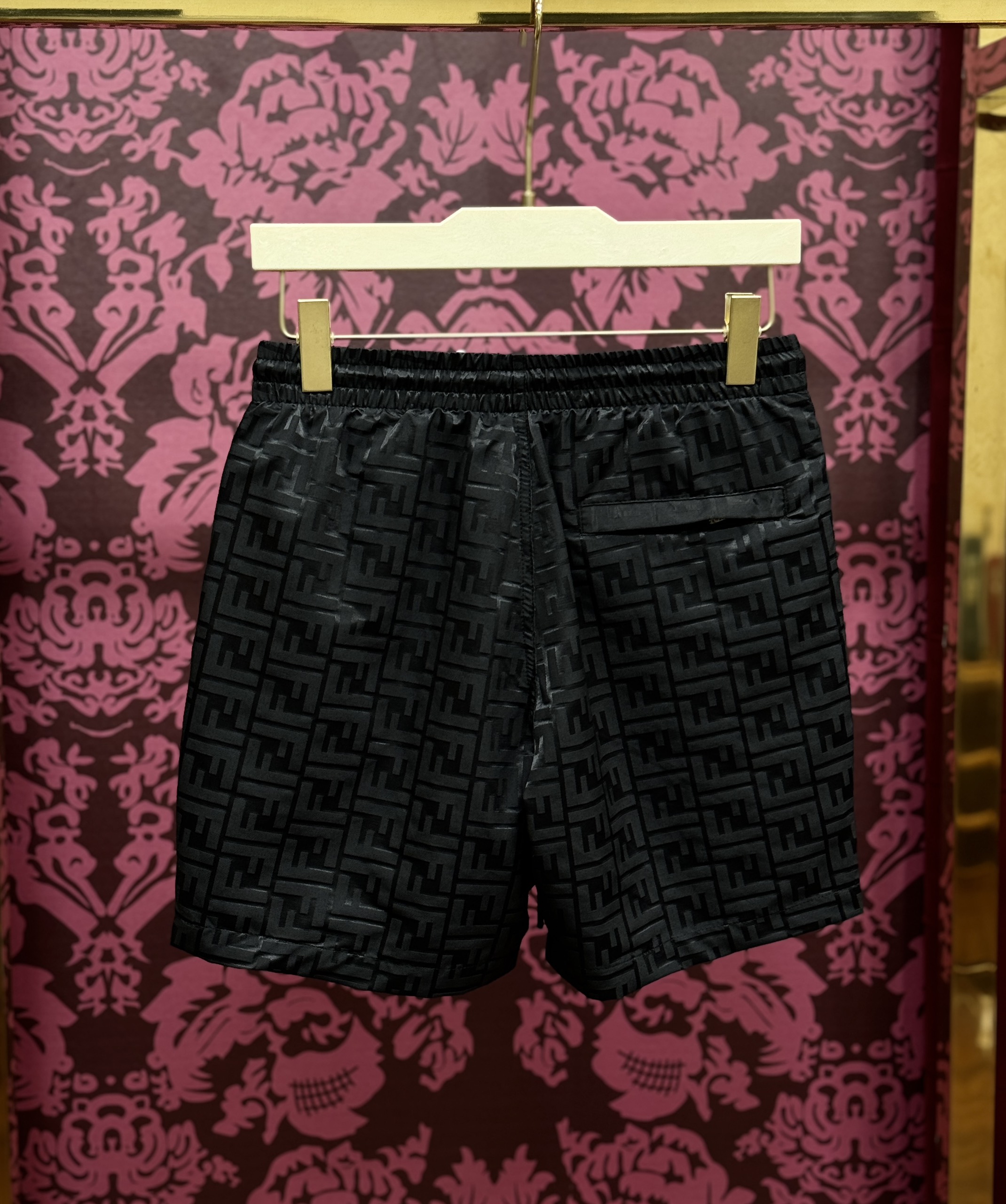 Quần short Fendi họa tiết logo nổi full Like Auth CD