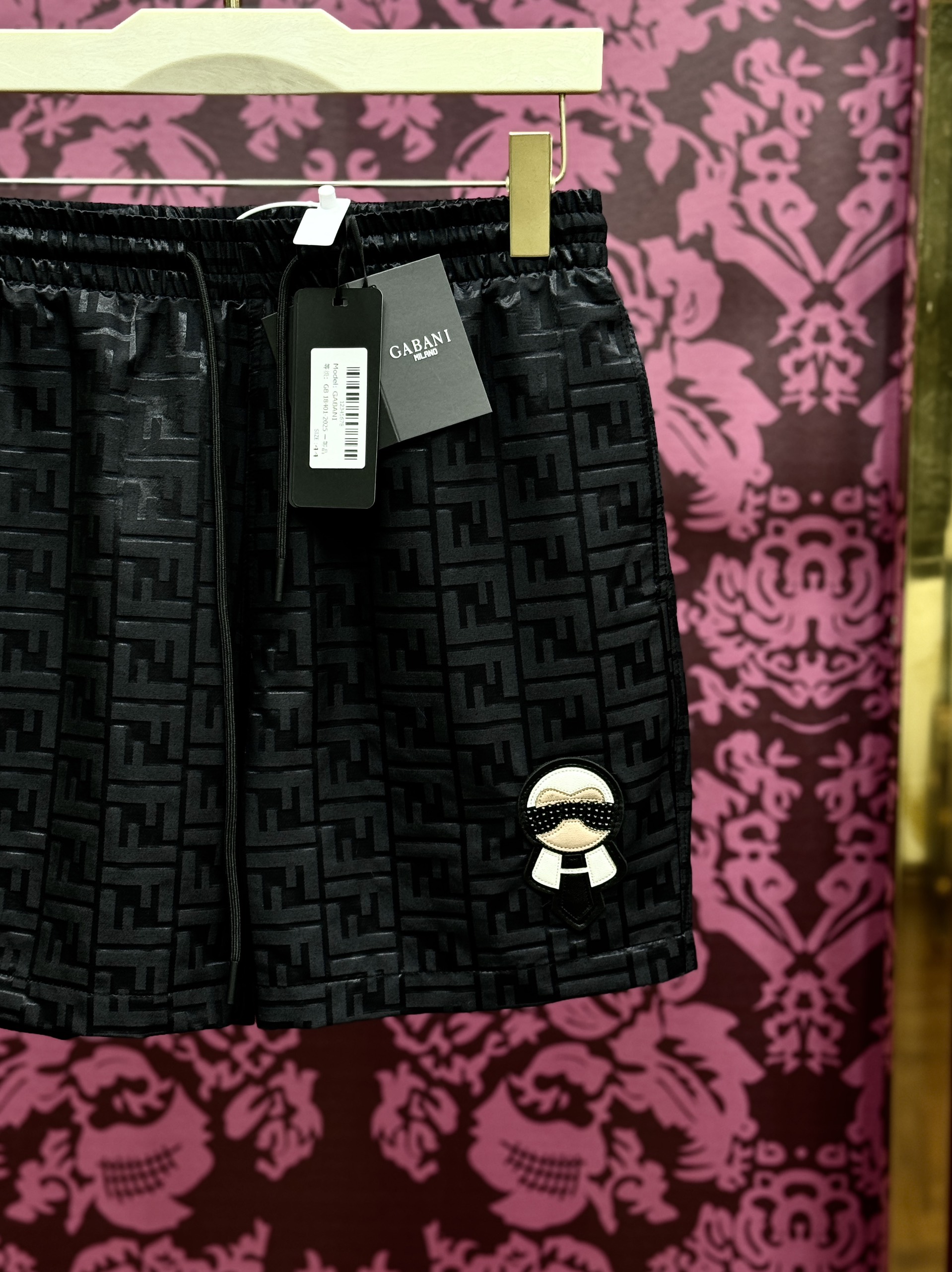 Quần short Fendi họa tiết logo nổi full Like Auth CD