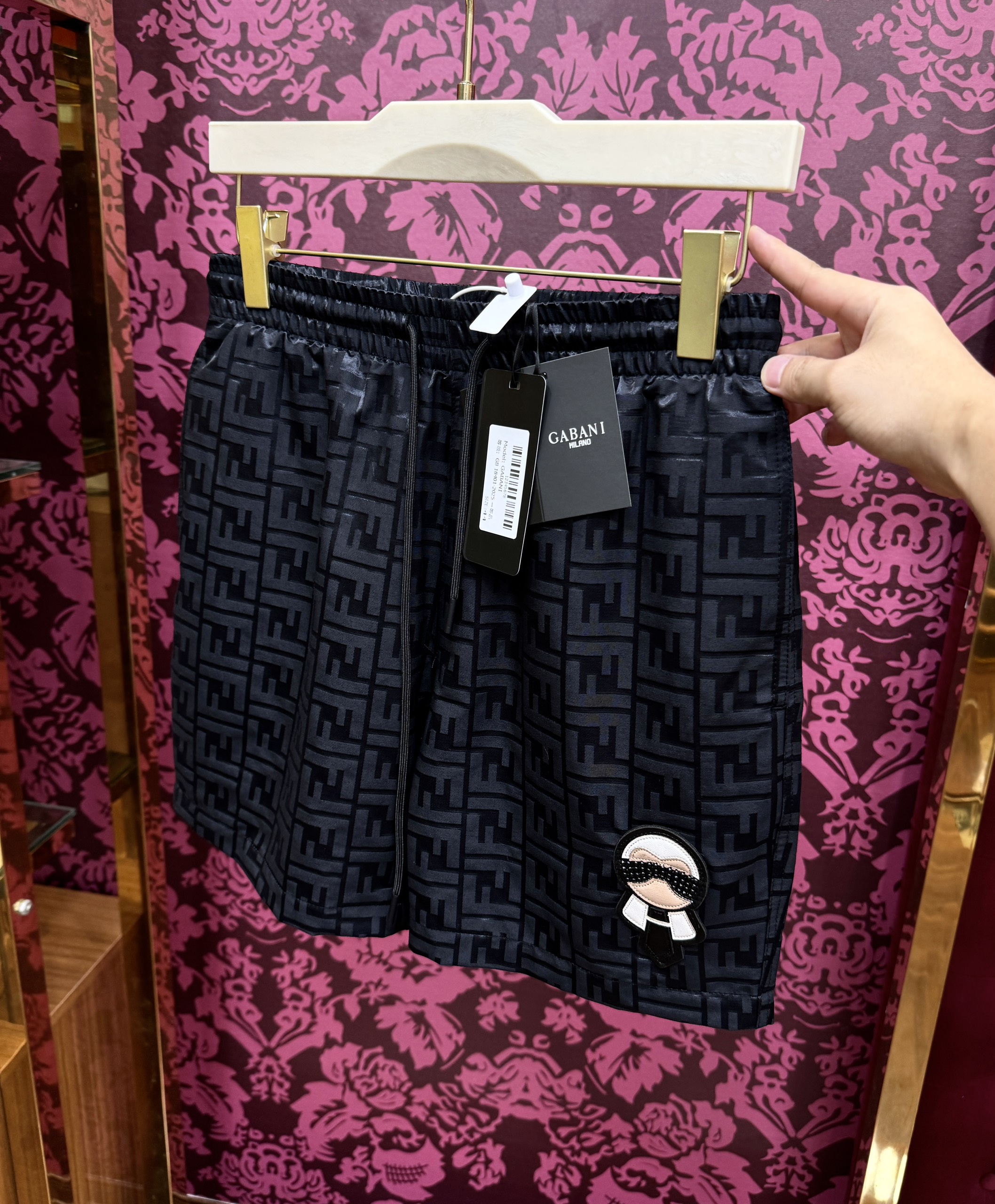 Quần short Fendi họa tiết logo nổi full Like Auth CD