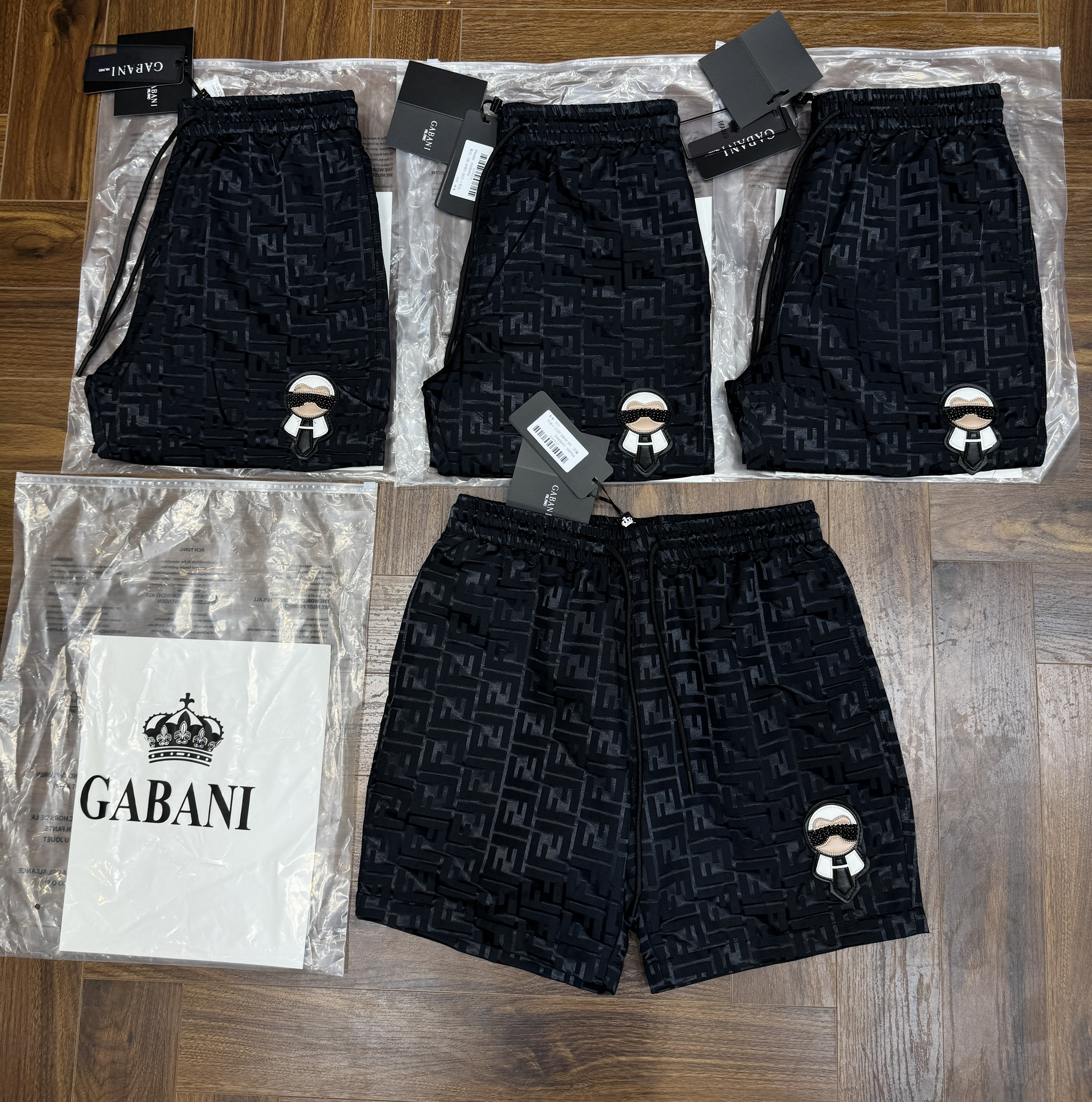 Quần short Fendi họa tiết logo nổi full Like Auth CD