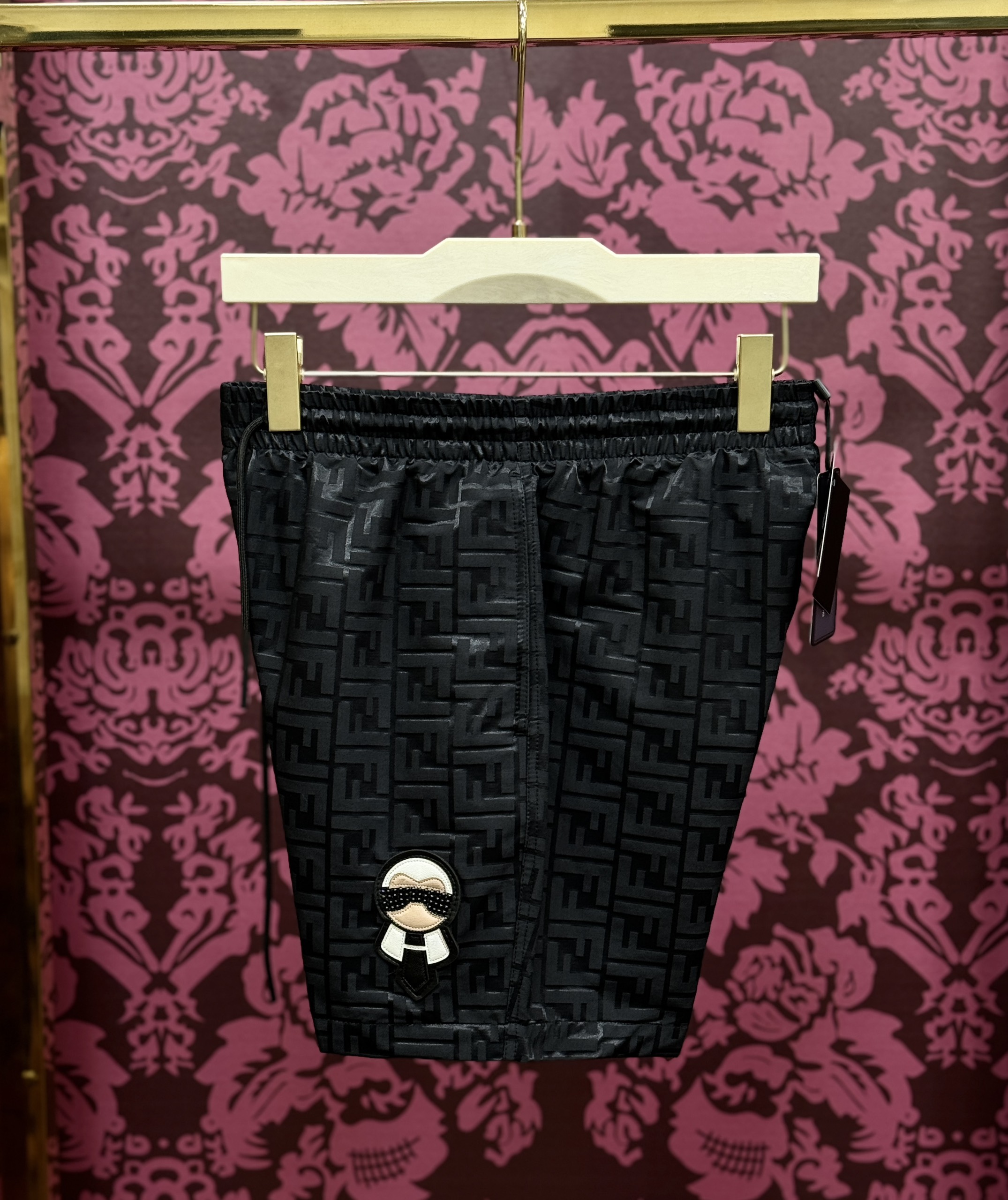 Quần short Fendi họa tiết logo nổi full Like Auth CD