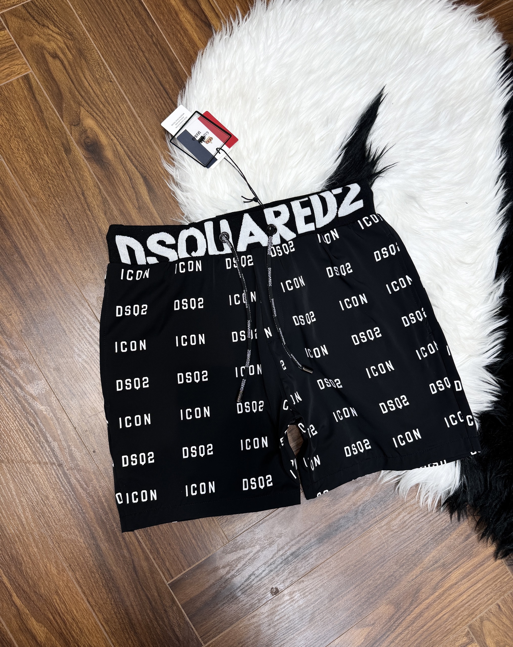 Quần short gió Dsquared2 DSQ2 Đen họa tiết chữ Trắng full Like Auth CD