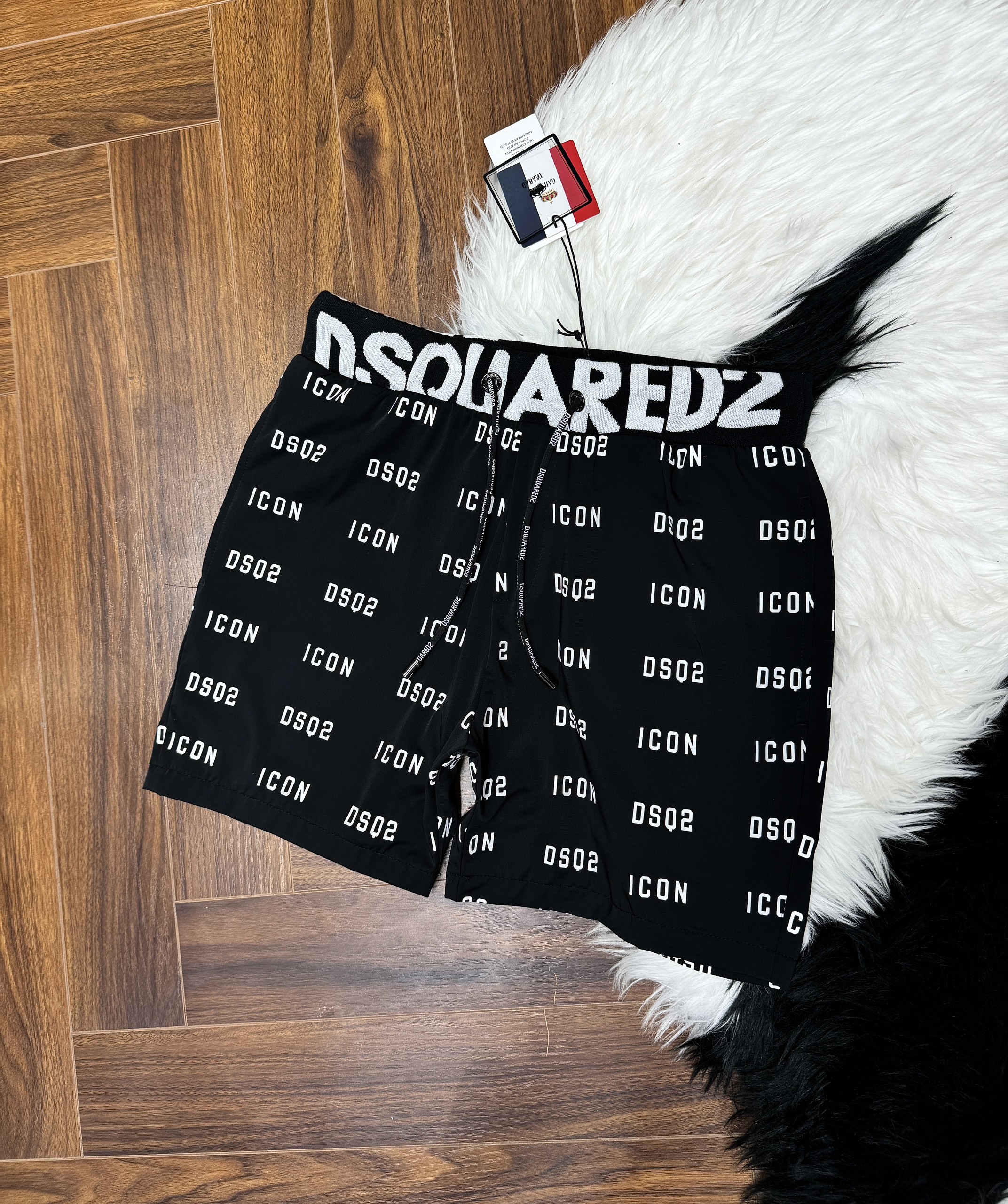 Quần short gió Dsquared2 DSQ2 Đen họa tiết chữ Trắng full Like Auth CD