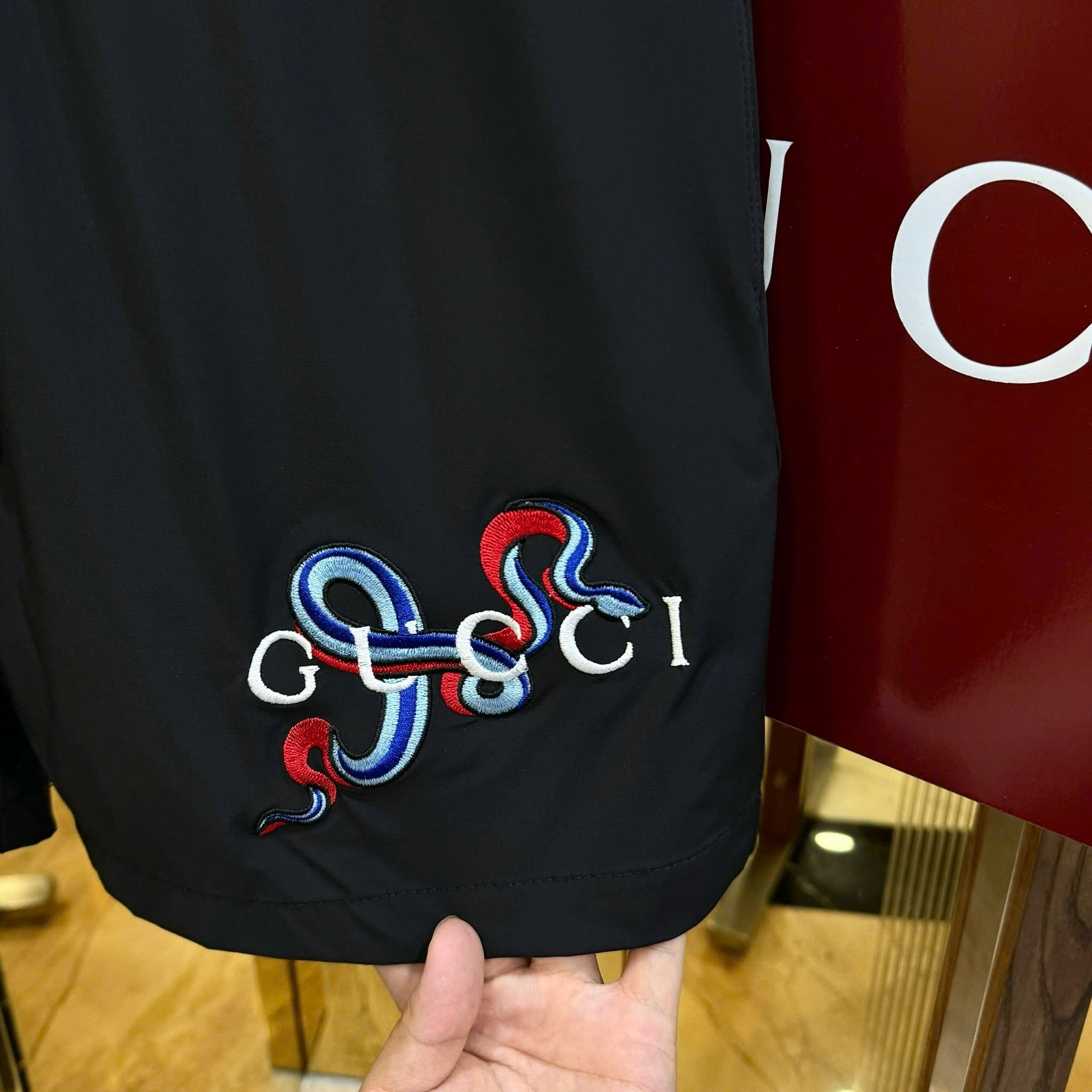 Quần short gió Gucci GC logo chữ lồng Rắn thêu nổi đùi check cạp Like Auth CD