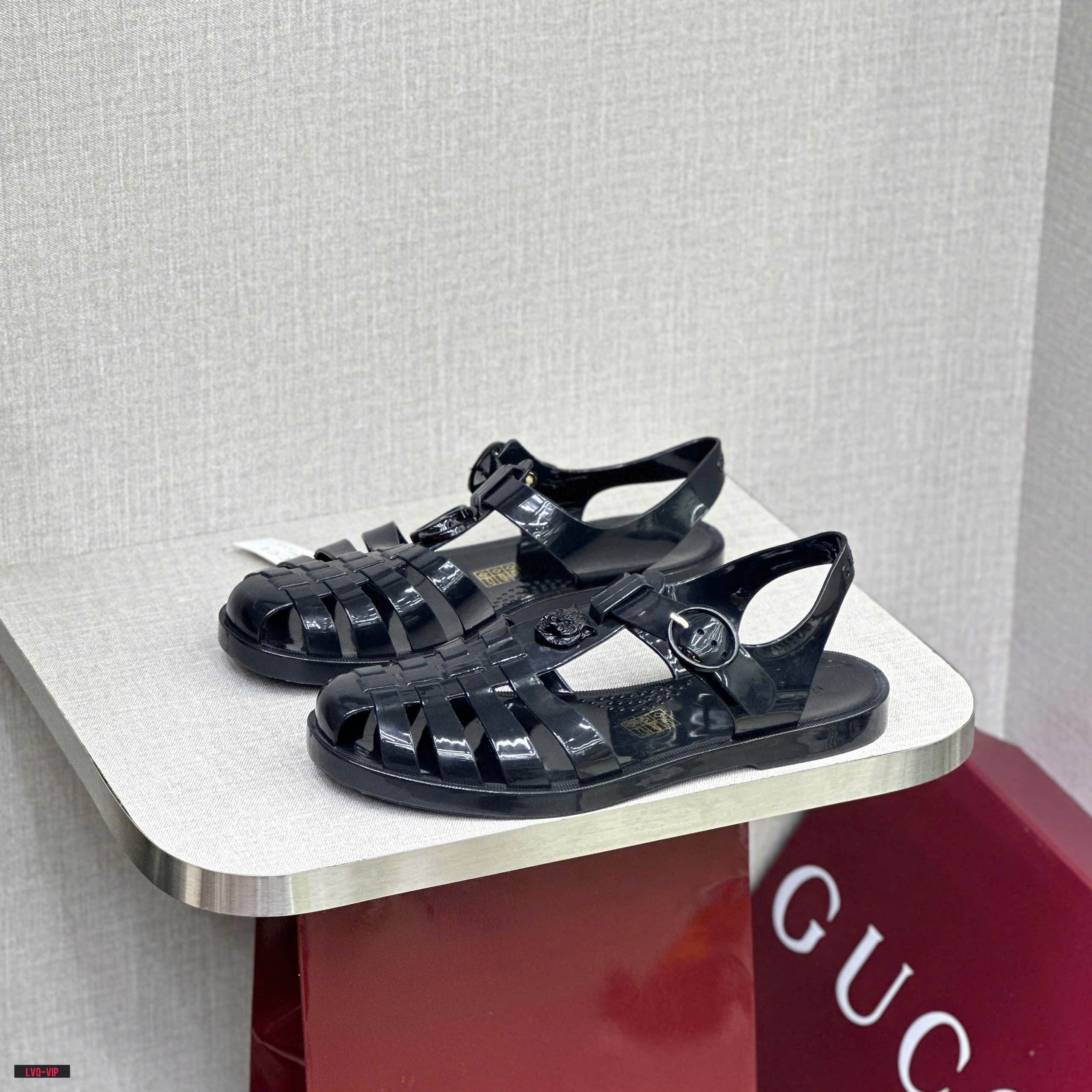 Dép sandal rọ Gucci GC Đen bóng logo Đen Like Auth fullbox LVQ