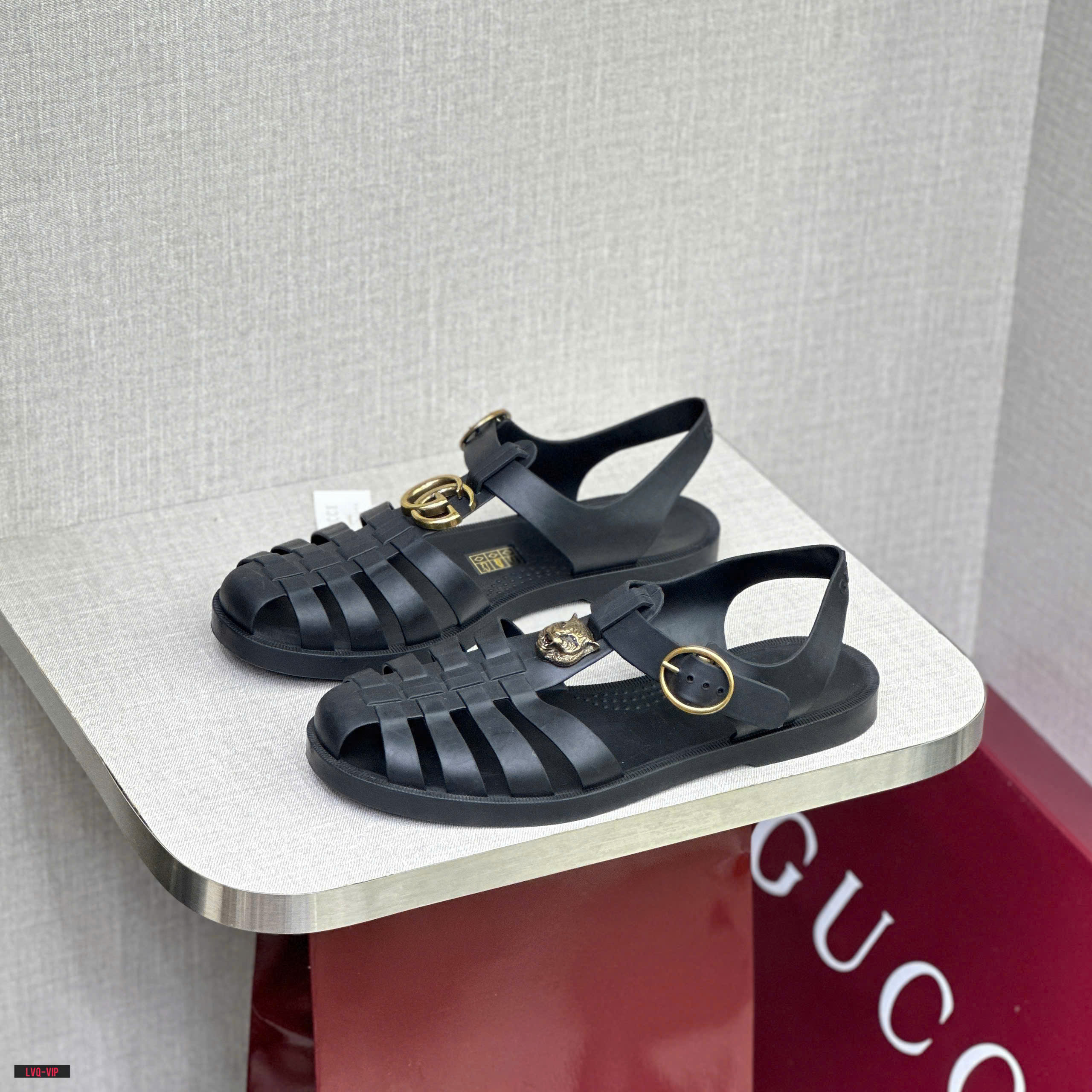 Dép sandal rọ Gucci GC Đen logo Vàng Like Auth fullbox LVQ