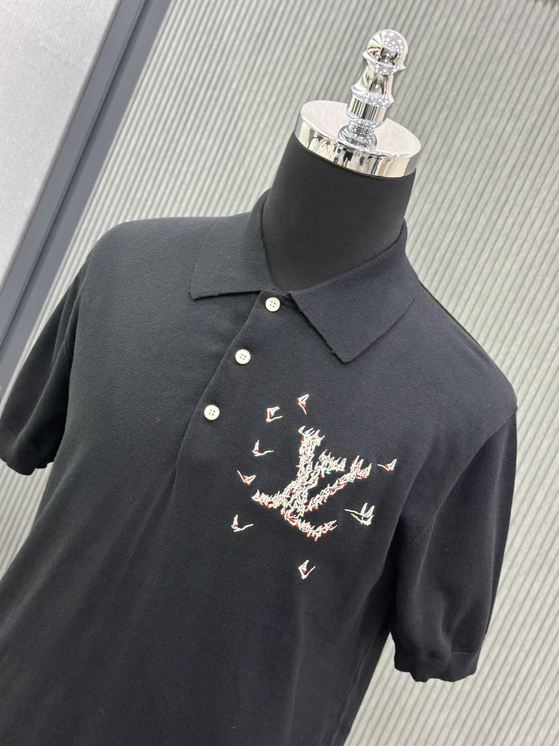 Áo polo len Louis Vuitton LV Đen logo du thuyền thêu Like Auth VTN