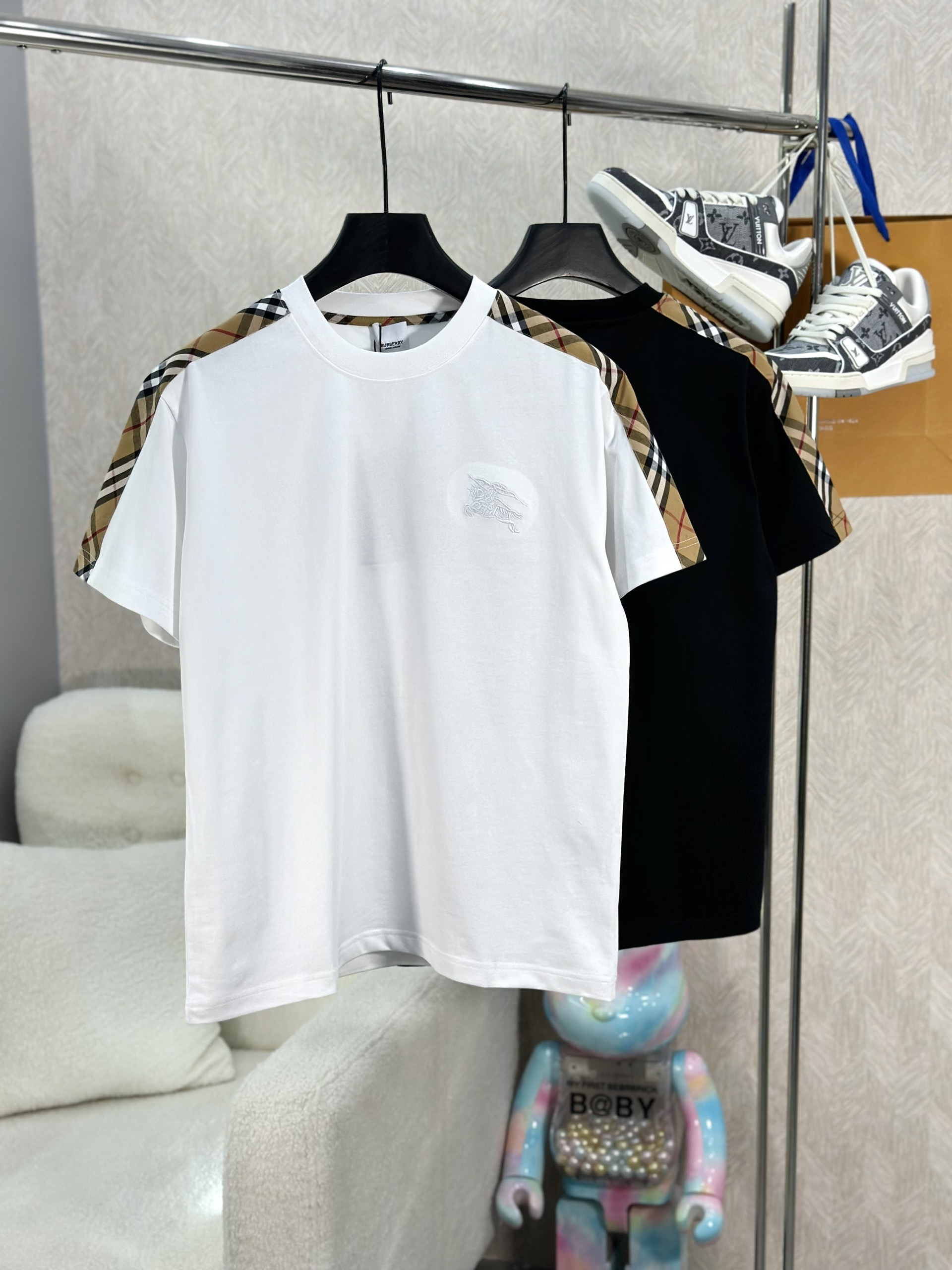 Áo phông T-shirt Burberry BBR kẻ sọc Nâu viền vai tay Like Auth on web VTN