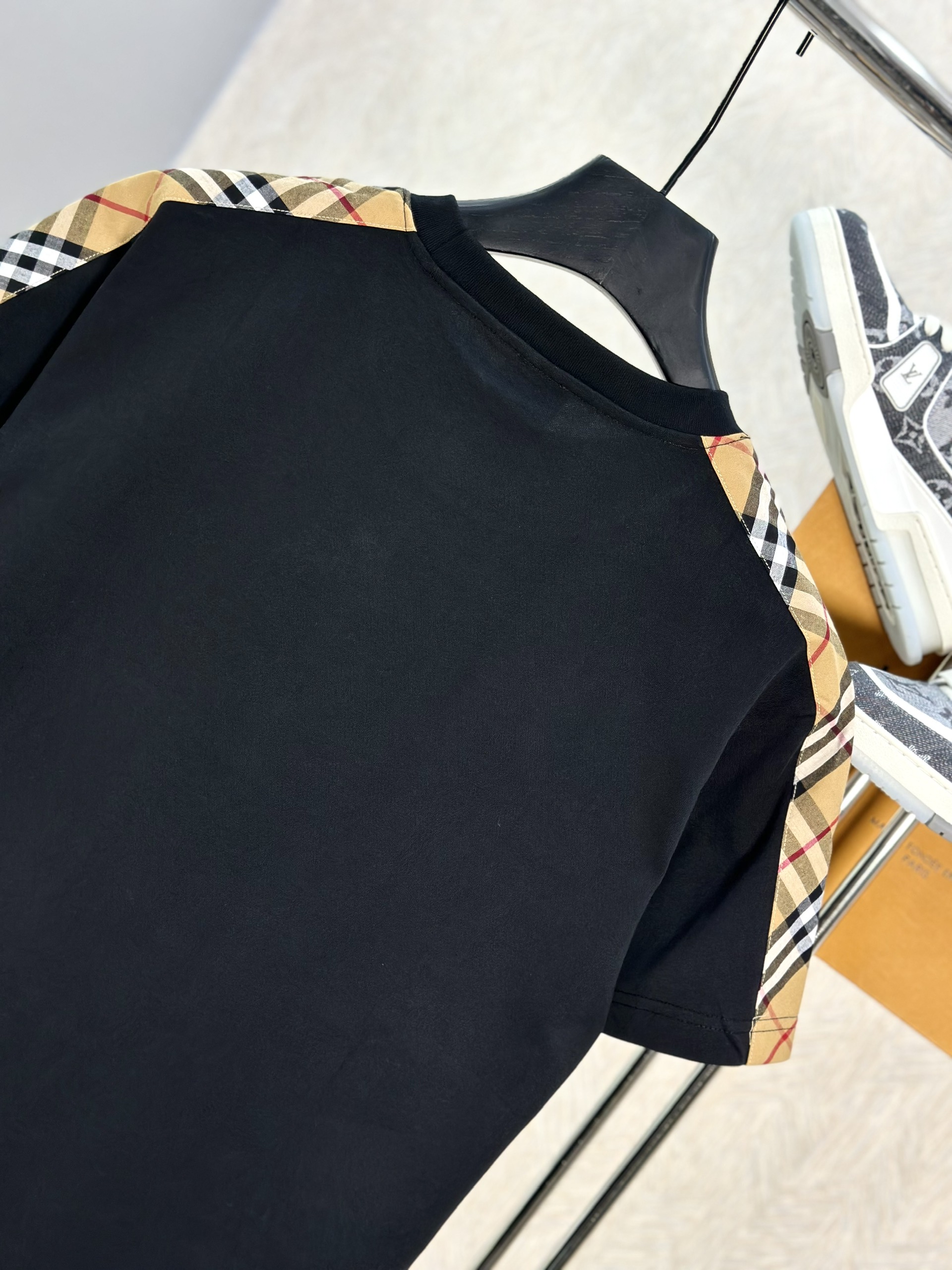 Áo phông T-shirt Burberry BBR kẻ sọc Nâu viền vai tay Like Auth on web VTN