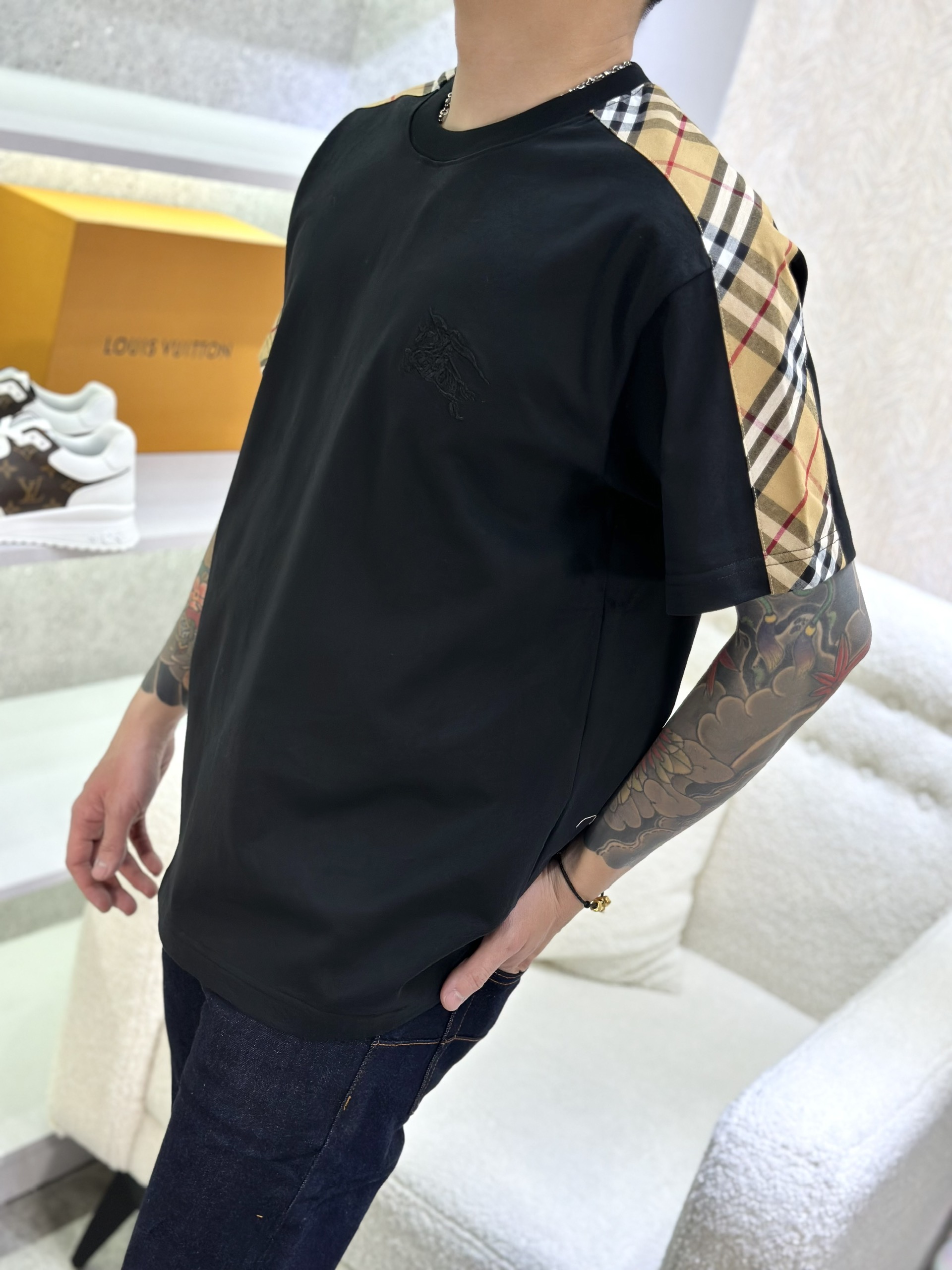 Áo phông T-shirt Burberry BBR kẻ sọc Nâu viền vai tay Like Auth on web VTN