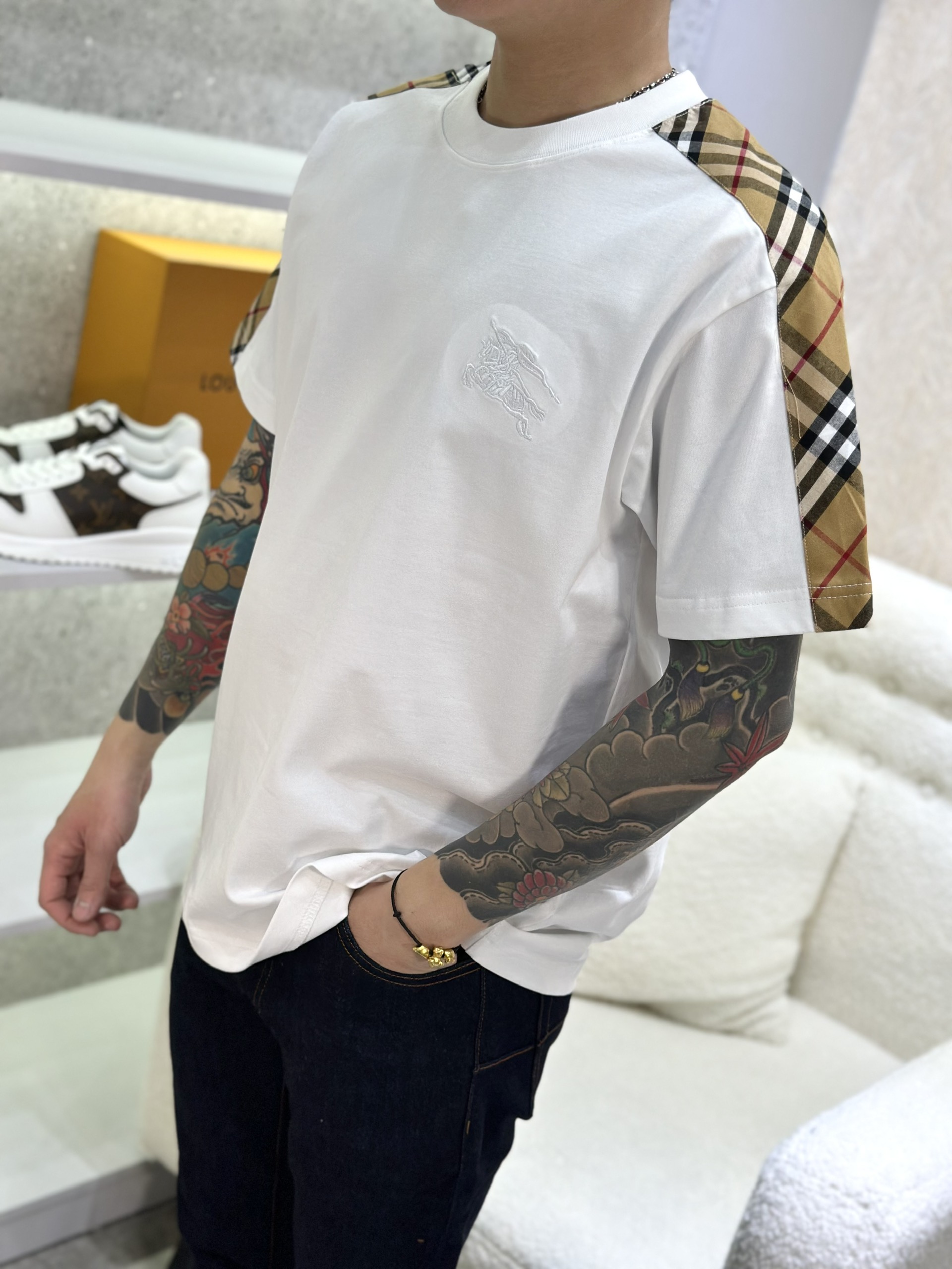 Áo phông T-shirt Burberry BBR kẻ sọc Nâu viền vai tay Like Auth on web VTN