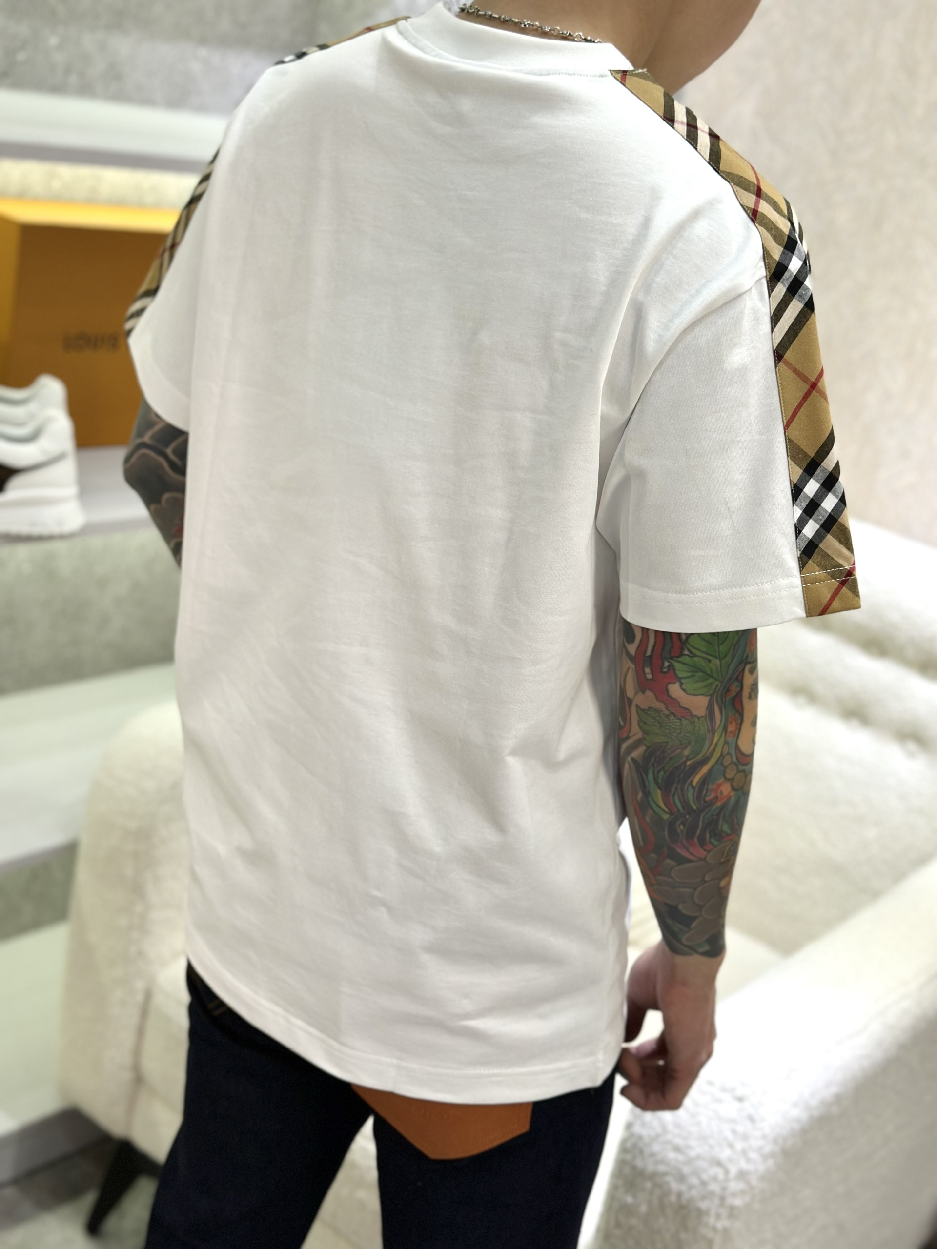 Áo phông T-shirt Burberry BBR kẻ sọc Nâu viền vai tay Like Auth on web VTN