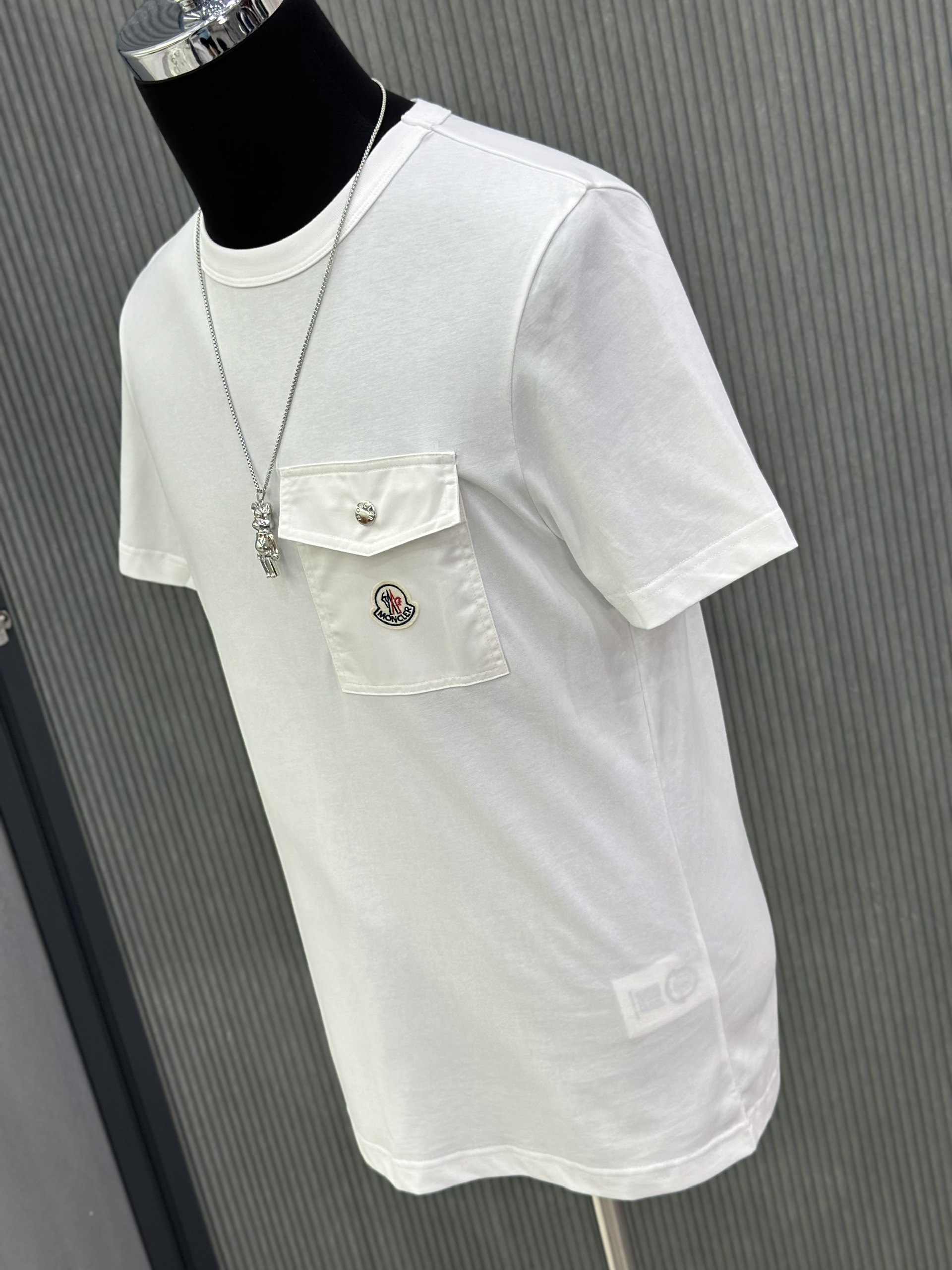 Áo phông T-shirt Moncler M Trắng túi ngực Like Auth VTN